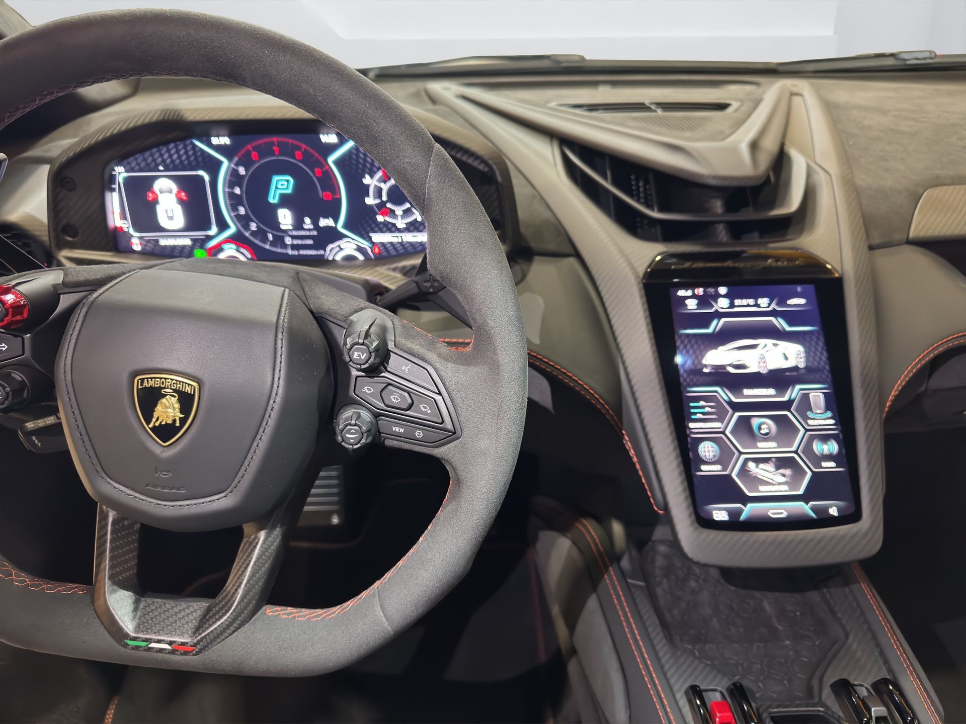 LAMBORGHINI Revuelto 6.5 V12 HPEV/P. Display/Lift/Cam/Carbon-image-14