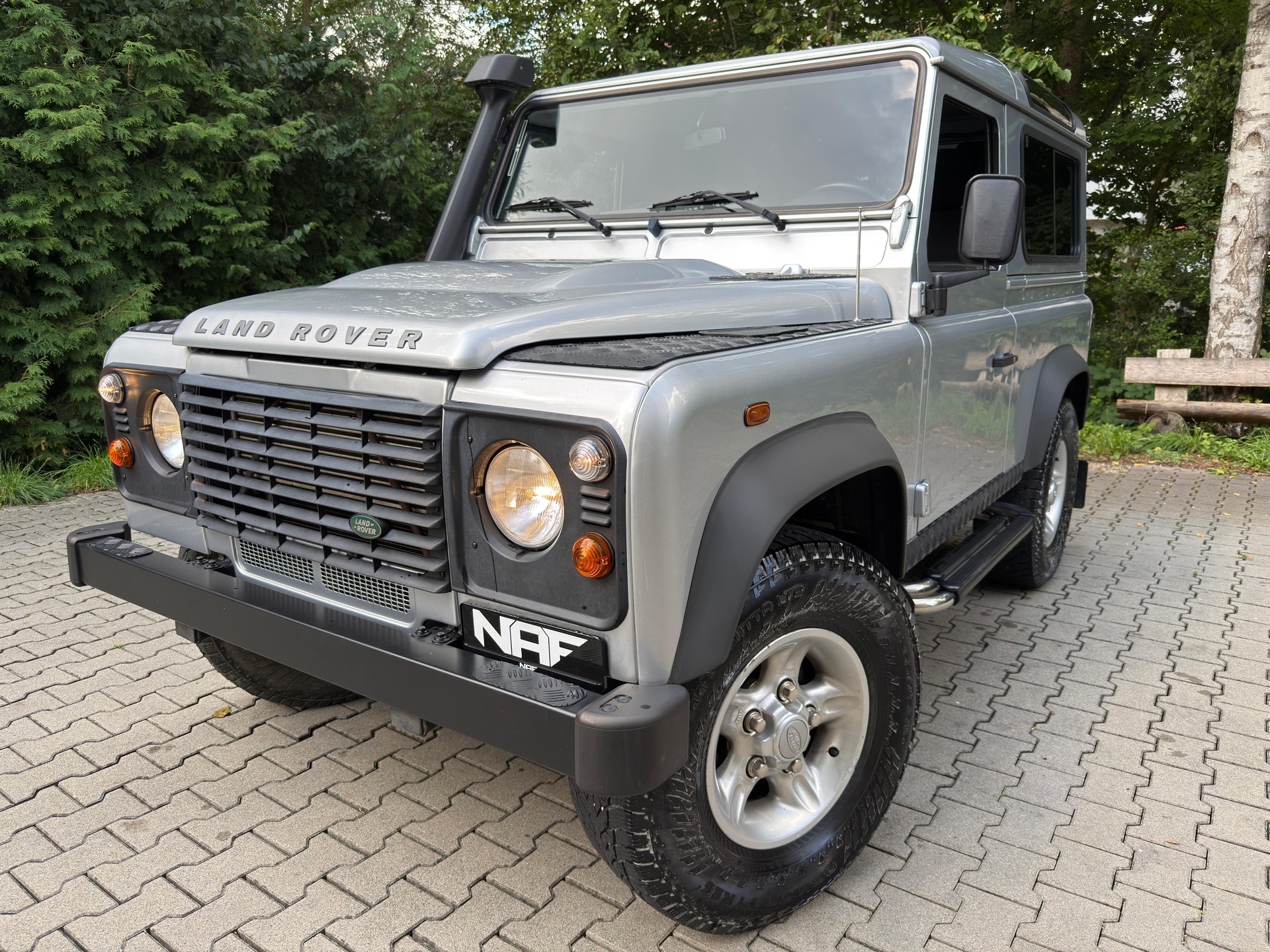 LAND ROVER Defender 90 2.2 TD4 Station Wagon