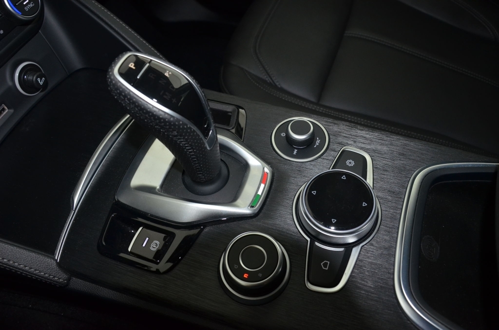 ALFA ROMEO Stelvio 2.2 JTDM Q4 *Facelift*-image-24
