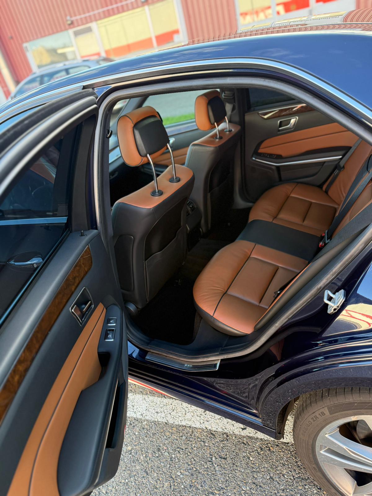 MERCEDES-BENZ E 400 Avantgarde 4Matic 7G-Tronic-image-7