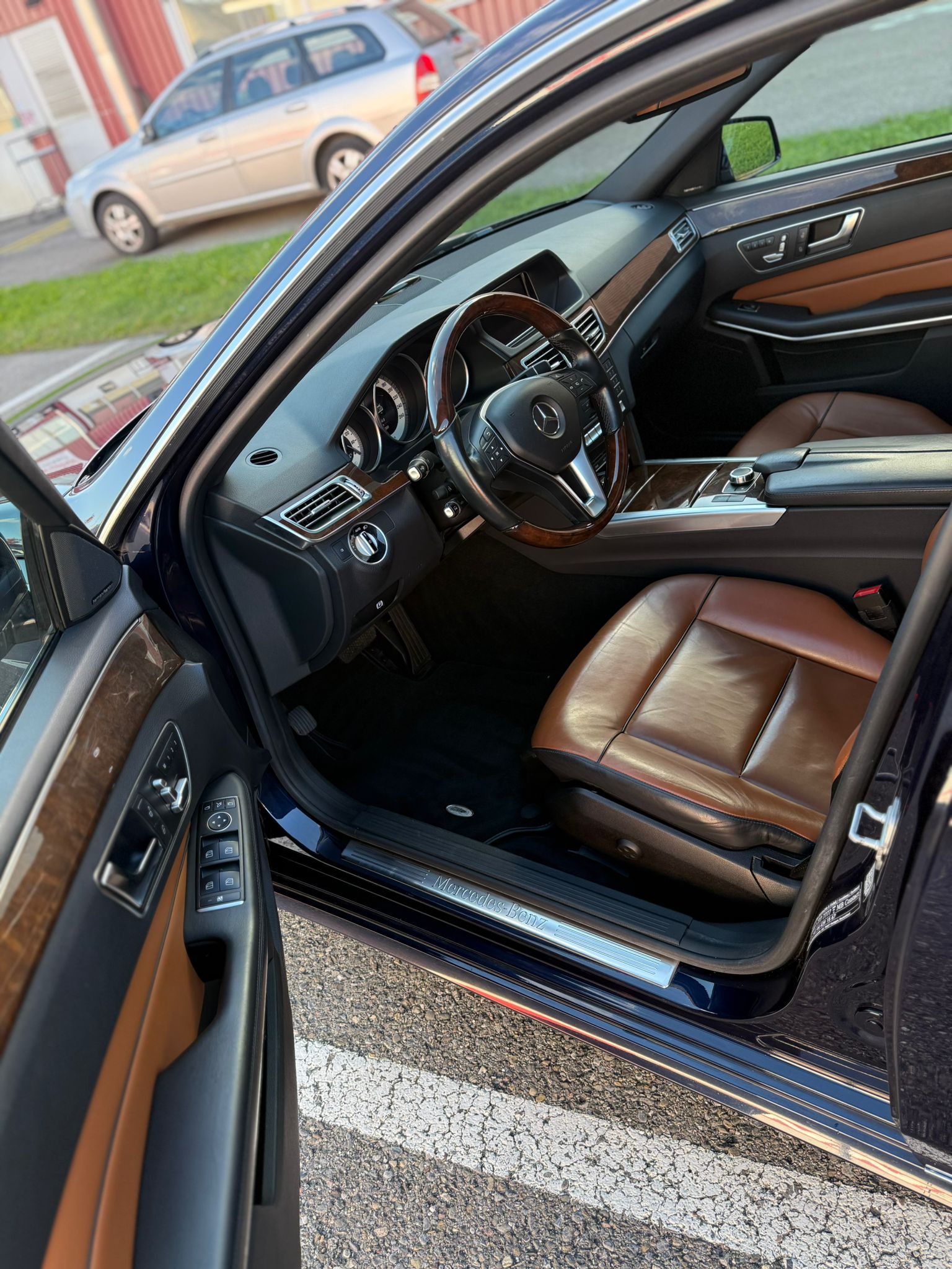 MERCEDES-BENZ E 400 Avantgarde 4Matic 7G-Tronic-image-10