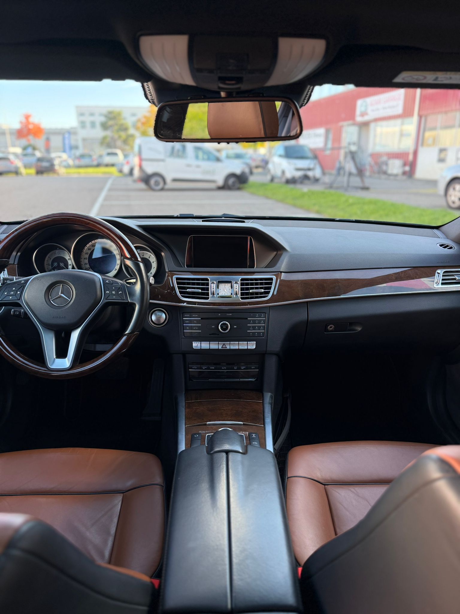 MERCEDES-BENZ E 400 Avantgarde 4Matic 7G-Tronic-image-13