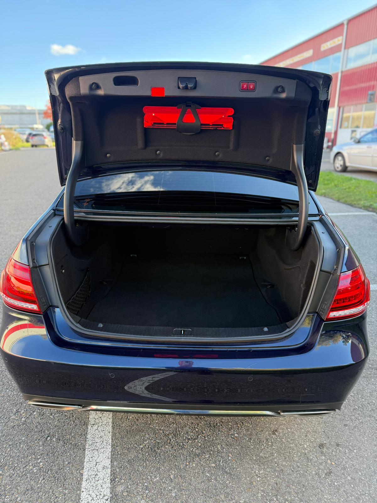 MERCEDES-BENZ E 400 Avantgarde 4Matic 7G-Tronic-image-6