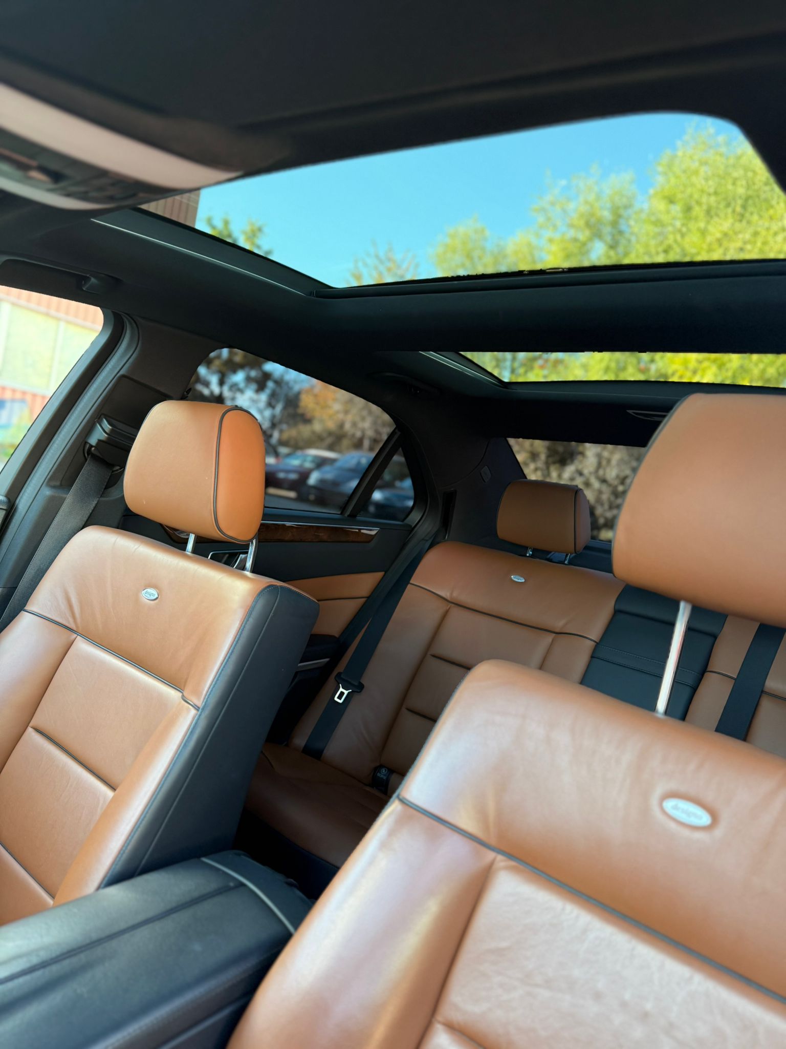 MERCEDES-BENZ E 400 Avantgarde 4Matic 7G-Tronic-image-11