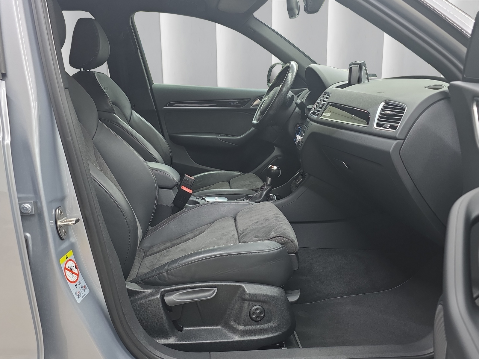 AUDI Q3 2.0 TFSI Sport quattro S-Tr.-image-11