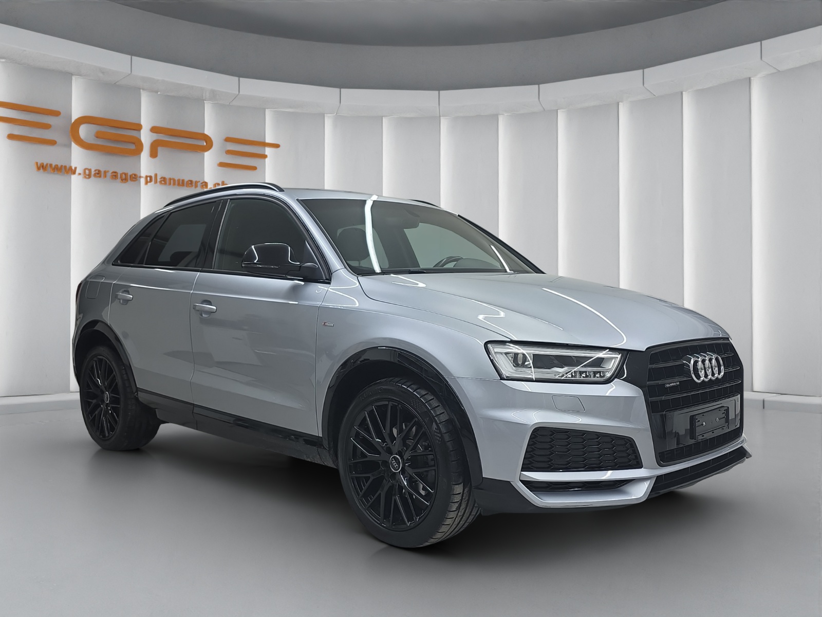 AUDI Q3 2.0 TFSI Sport quattro S-Tr.-showroom-element-1