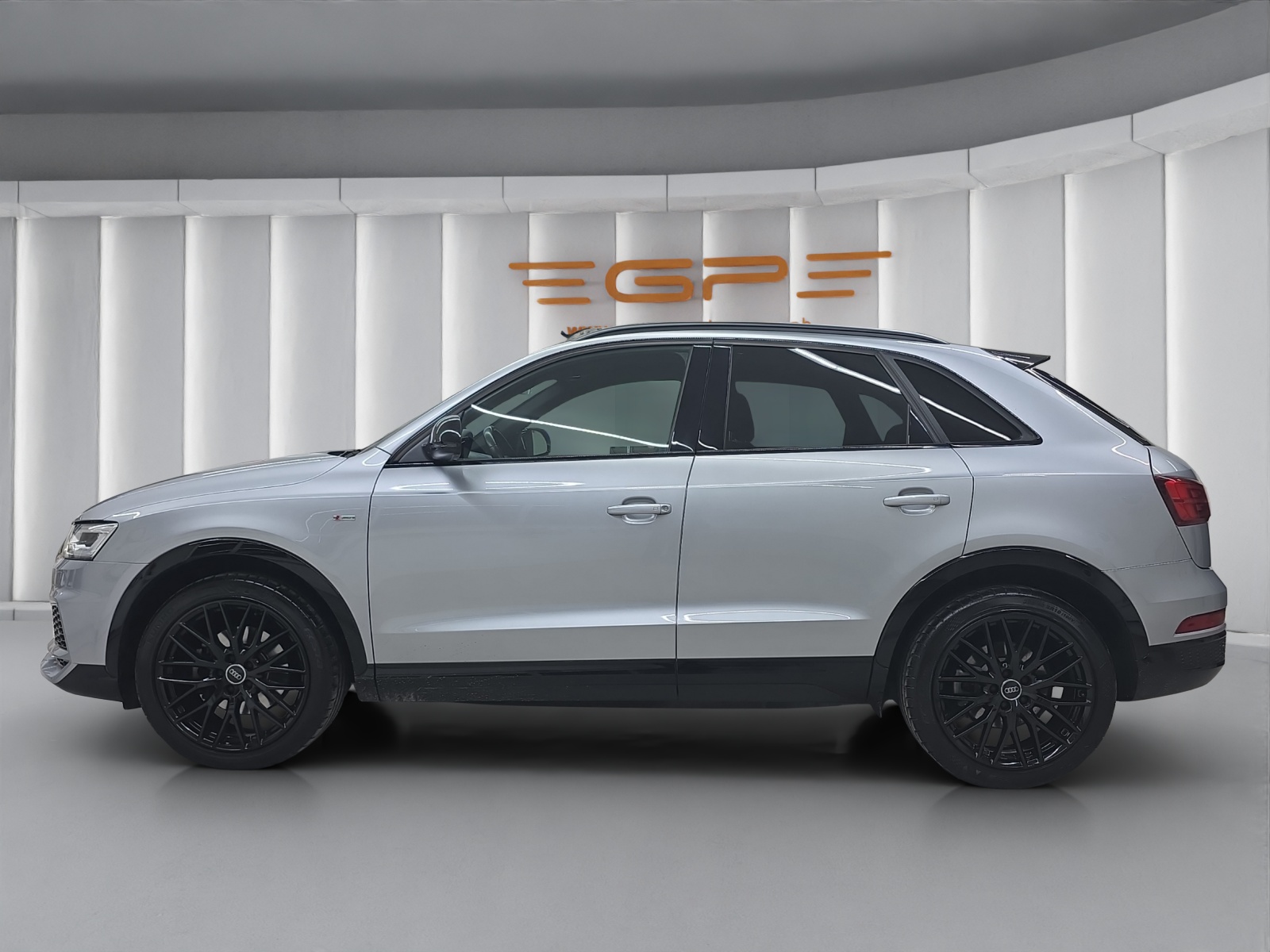 AUDI Q3 2.0 TFSI Sport quattro S-Tr.-showroom-element-3