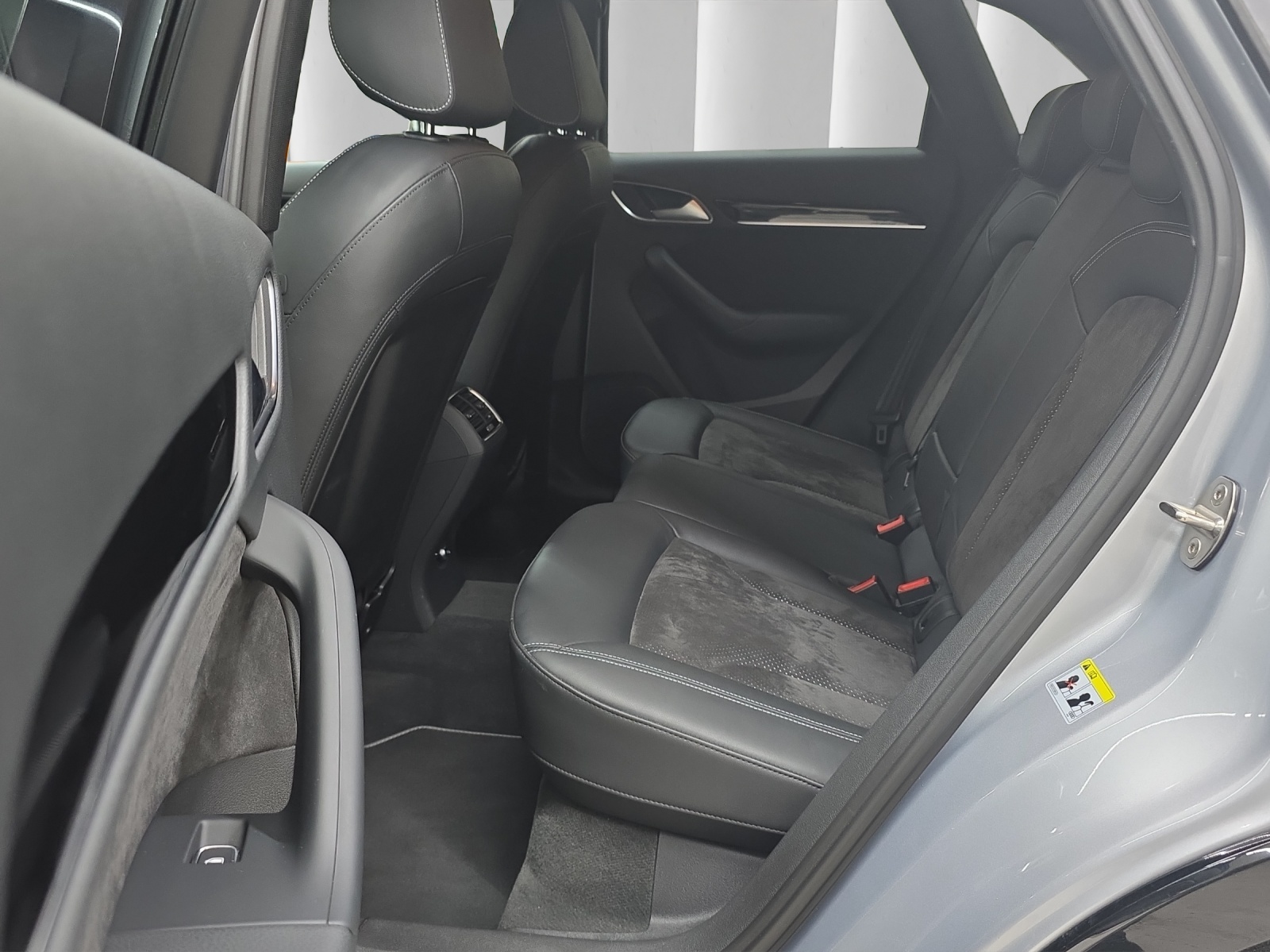 AUDI Q3 2.0 TFSI Sport quattro S-Tr.-image-12