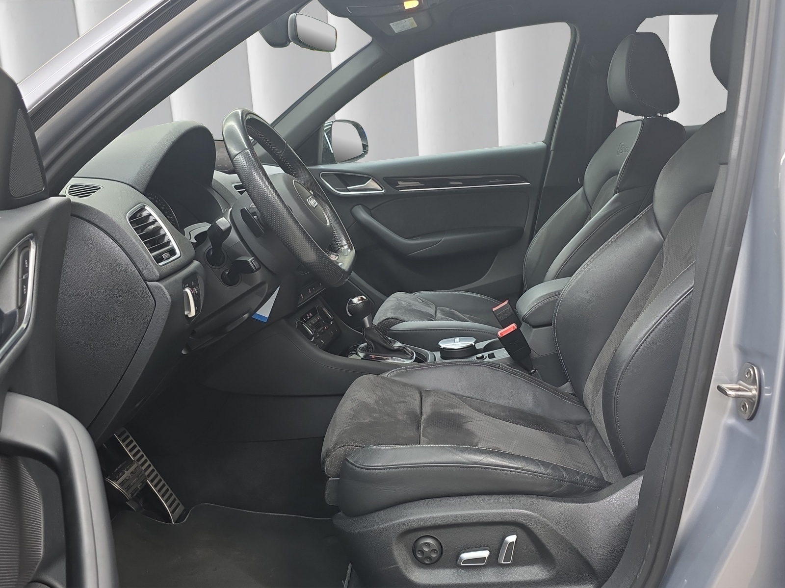 AUDI Q3 2.0 TFSI Sport quattro S-Tr.-image-10