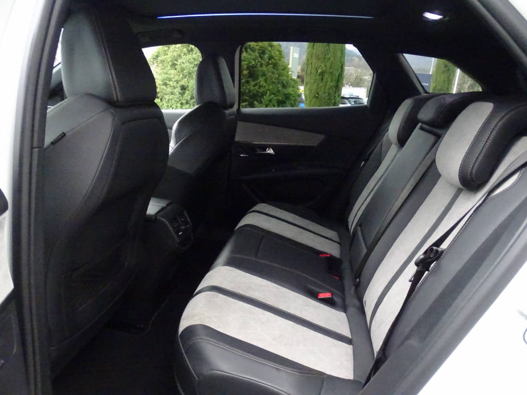 PEUGEOT 3008 1.6 Plug-in Hybrid4 GT-image-6