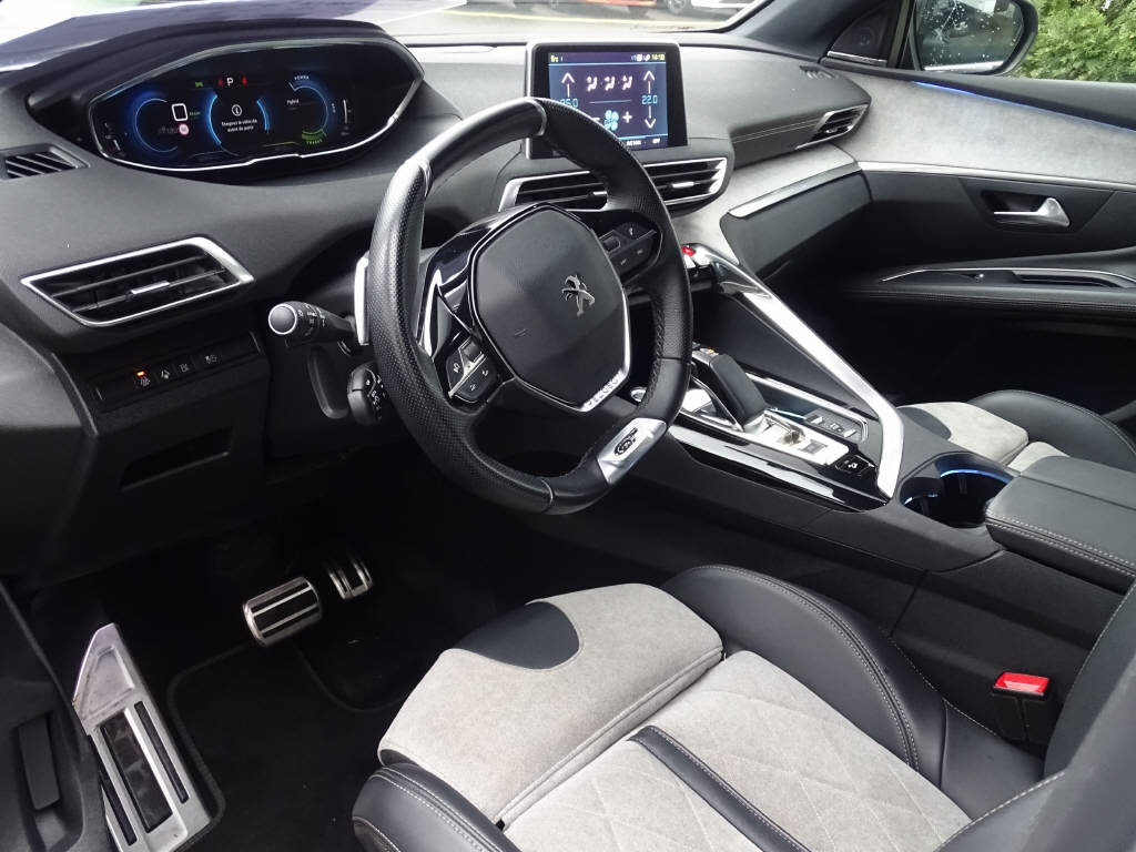 PEUGEOT 3008 1.6 Plug-in Hybrid4 GT-showroom-element-3