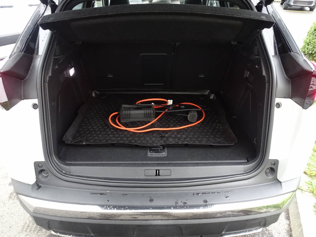 PEUGEOT 3008 1.6 Plug-in Hybrid4 GT-image-9