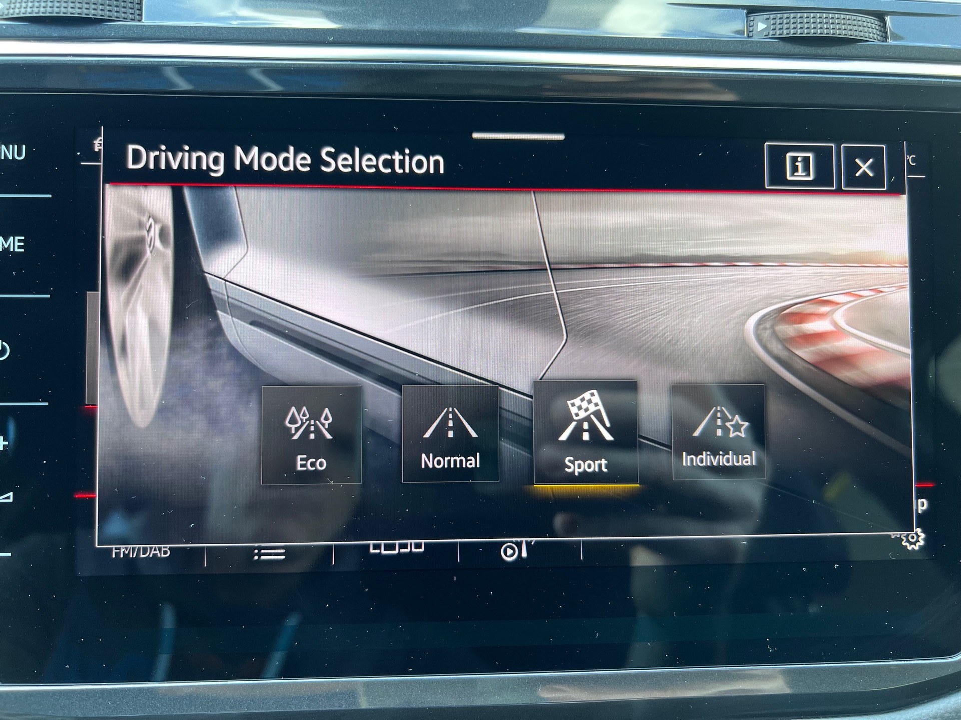 VW Tiguan 2.0 TDI SCR R-Line 4Motion DSG-image-12