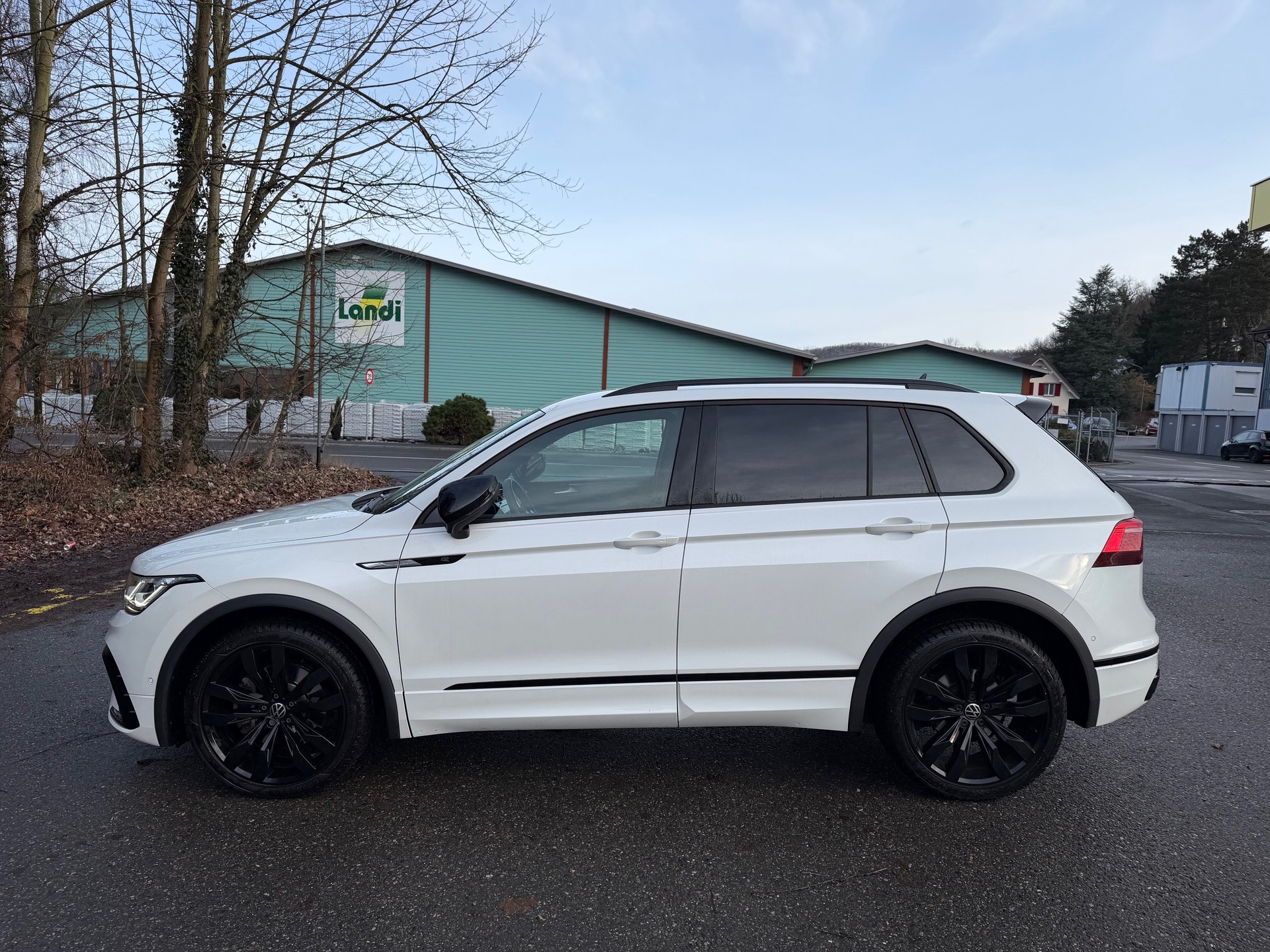 VW Tiguan 2.0 TDI SCR R-Line 4Motion DSG-showroom-element-1