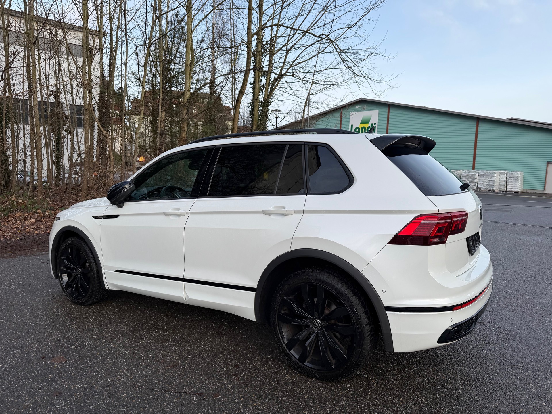 VW Tiguan 2.0 TDI SCR R-Line 4Motion DSG-showroom-element-2