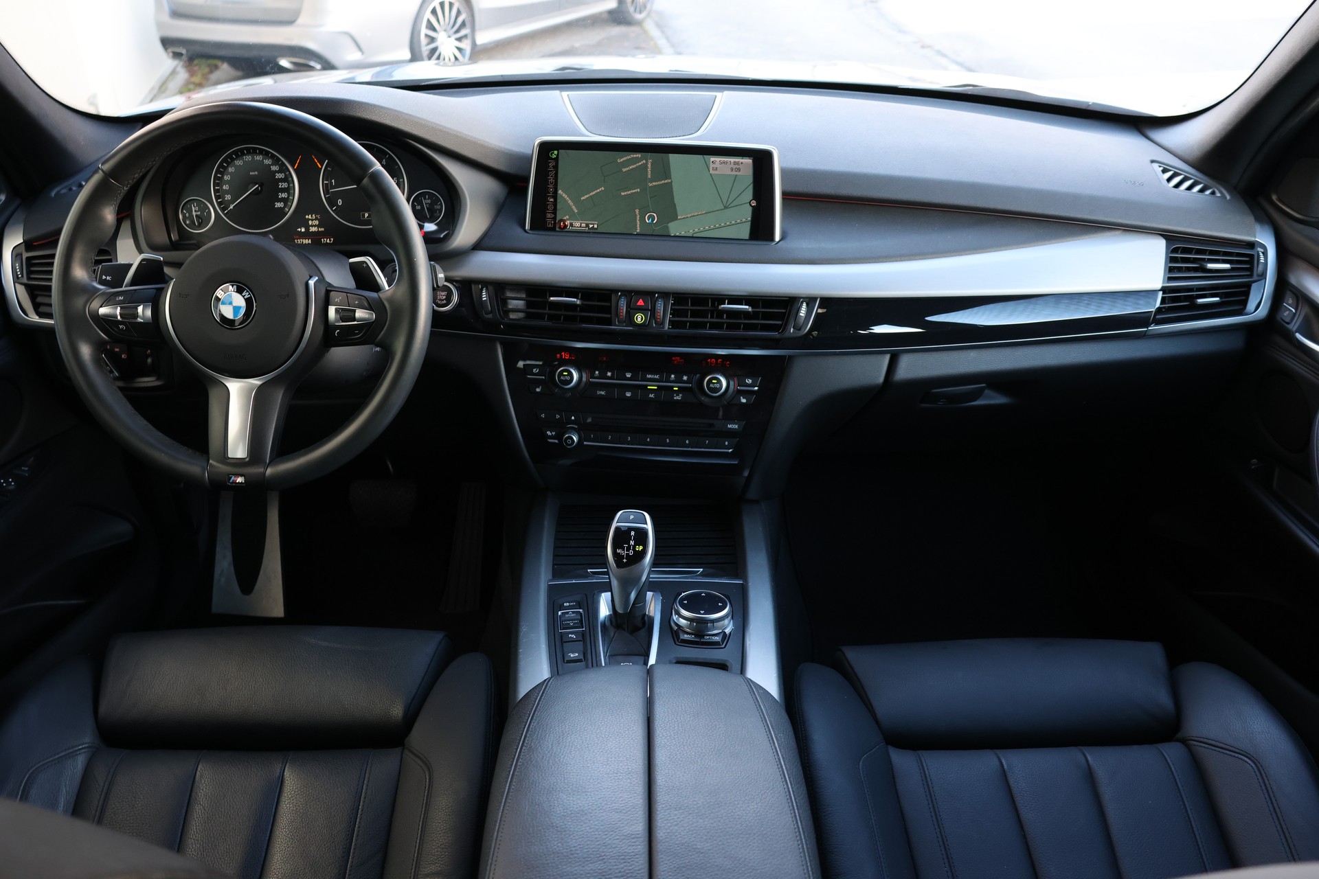 BMW X5 xDrive 30d Steptronic M Sport-image-10