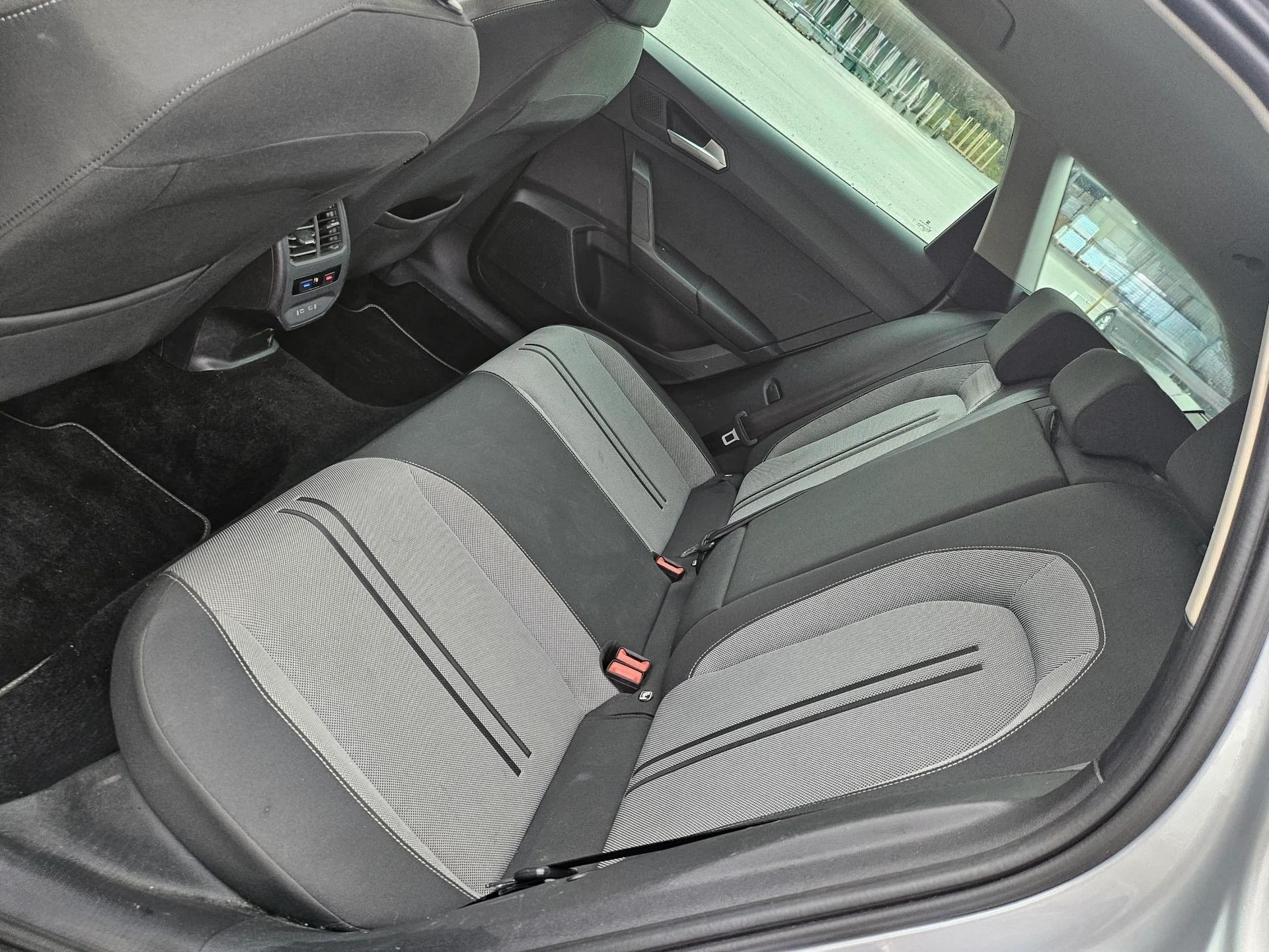 SEAT Leon ST 2.0 TDI EVO DSG Style-image-9