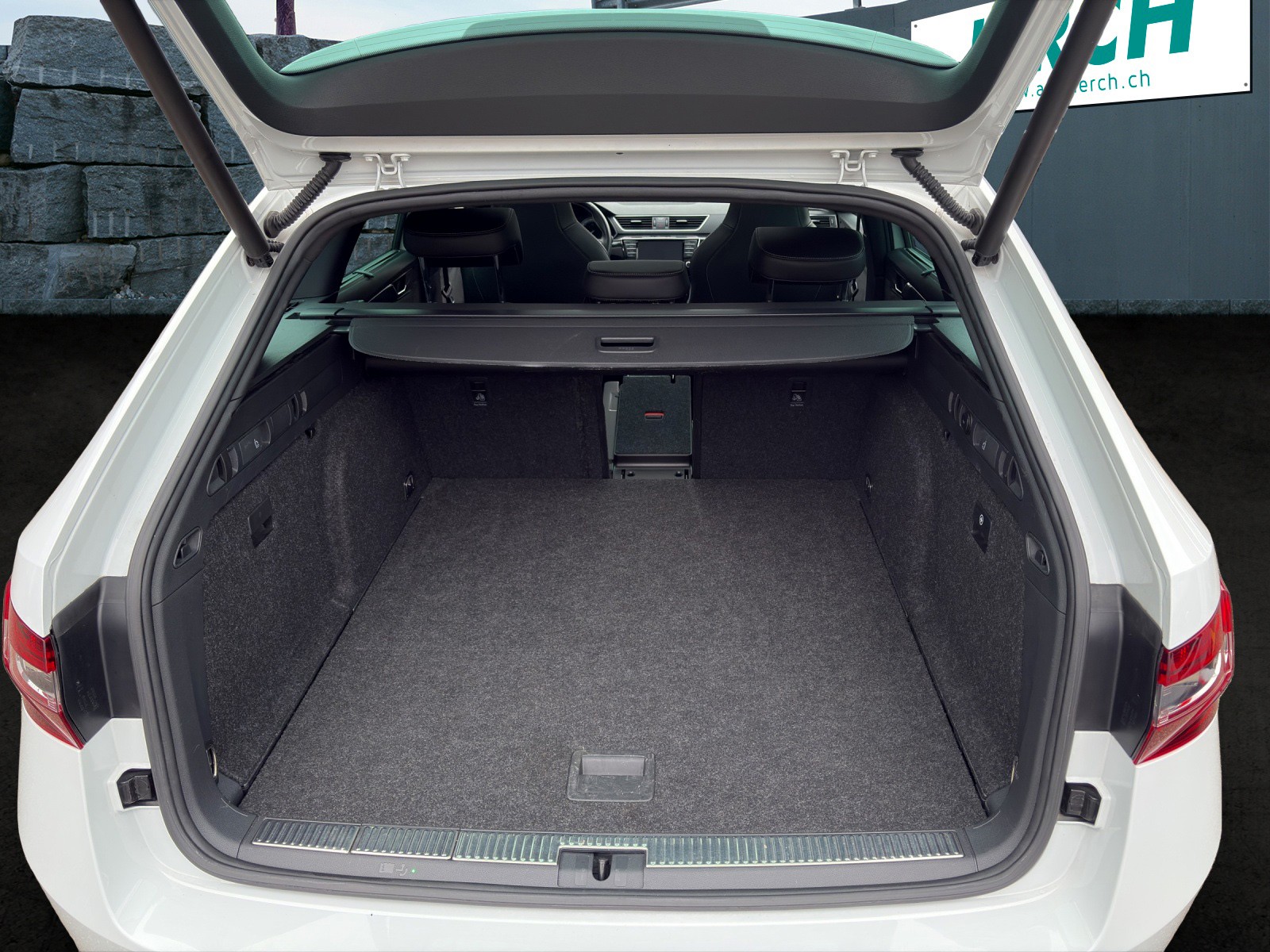 SKODA Superb Combi 2.0 TDi Sport Line 4x4 DSG-image-5