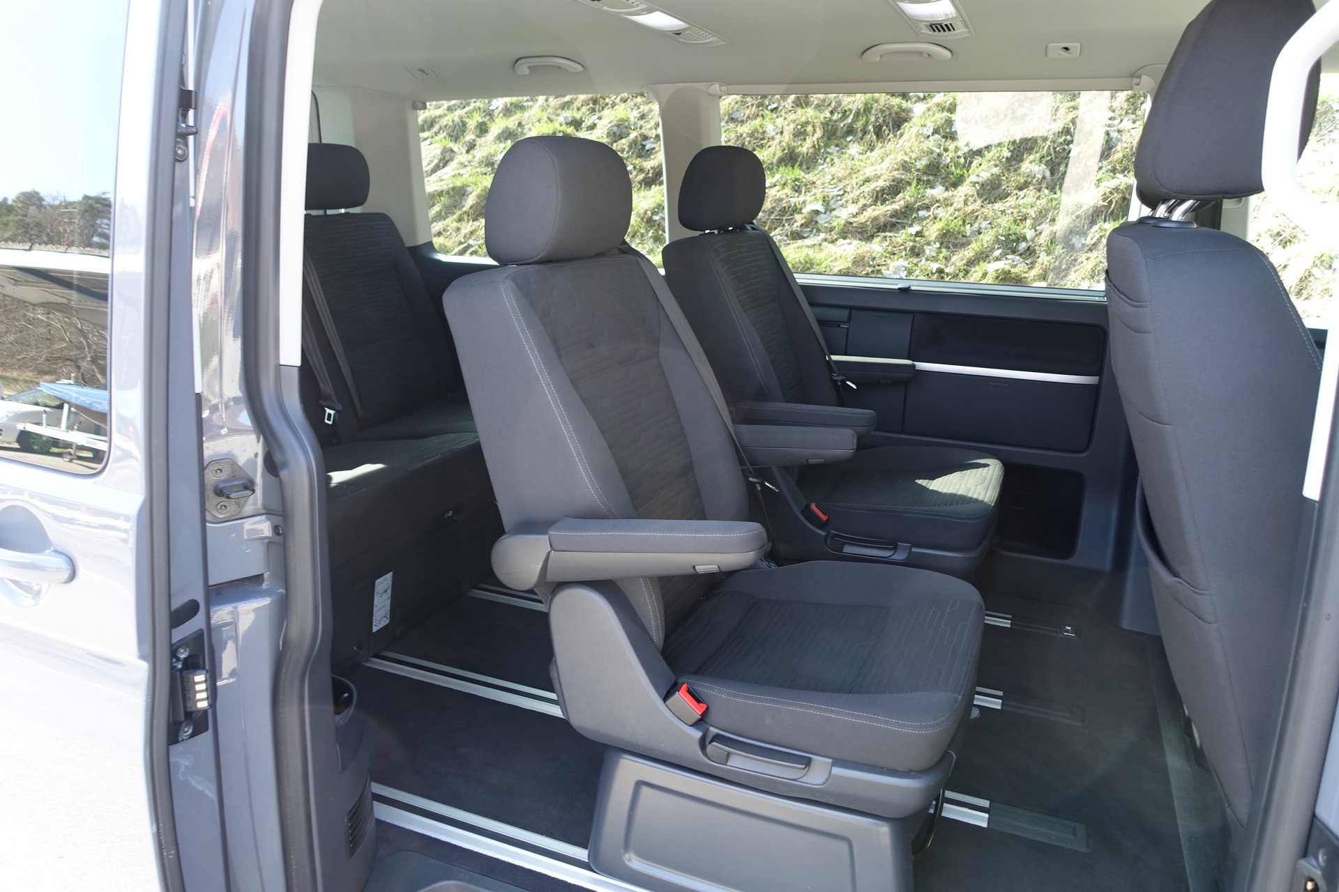 VW T6.1 Multivan 2.0 Bi-TDI Liberty Edition 4Motion DSG-image-11