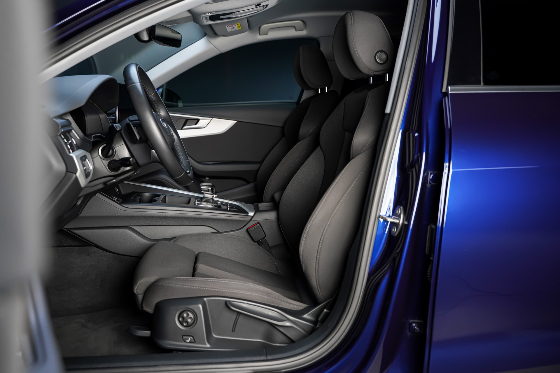 AUDI A4 Avant 40 TFSI advanced S-tronic-image-10