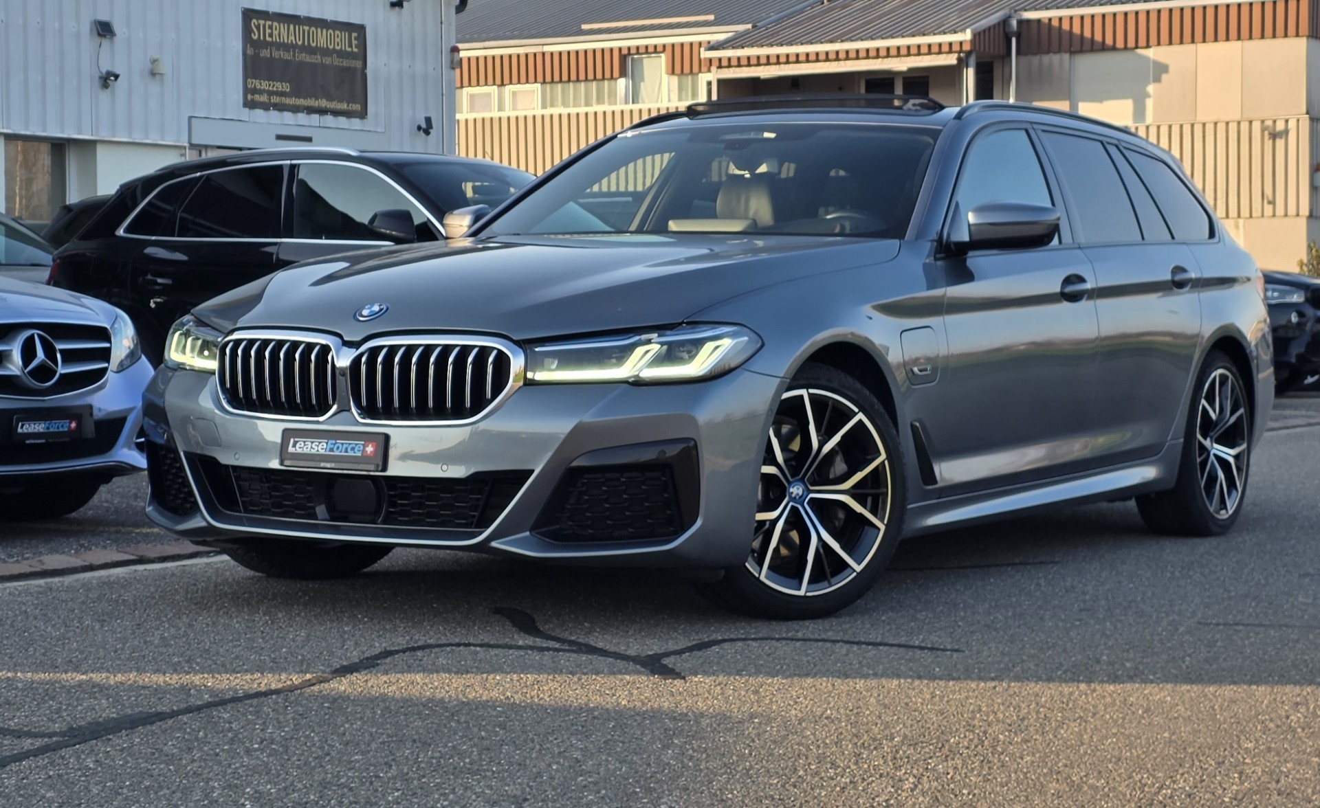 BMW 530e xDrive Touring Pure M Sport Steptronic-image-1
