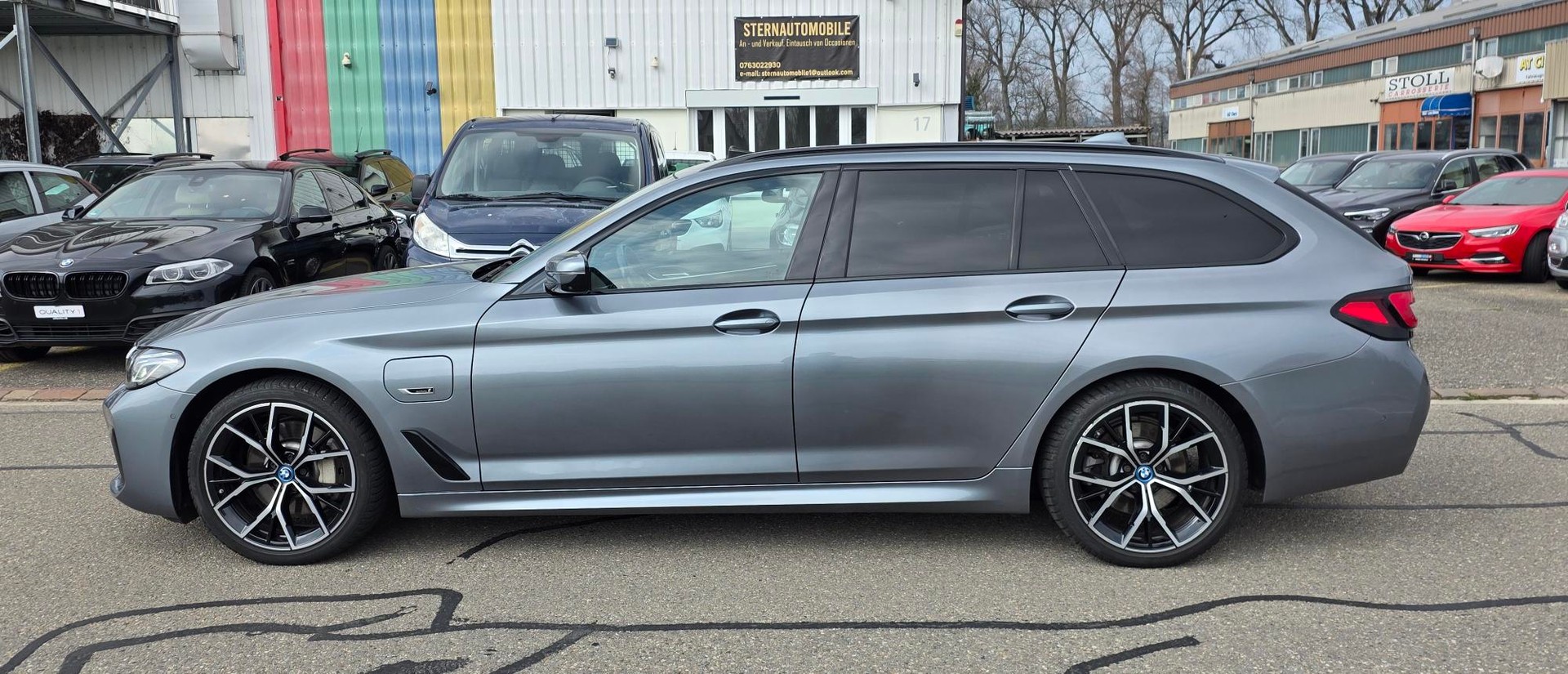 BMW 530e xDrive Touring Pure M Sport Steptronic-image-3