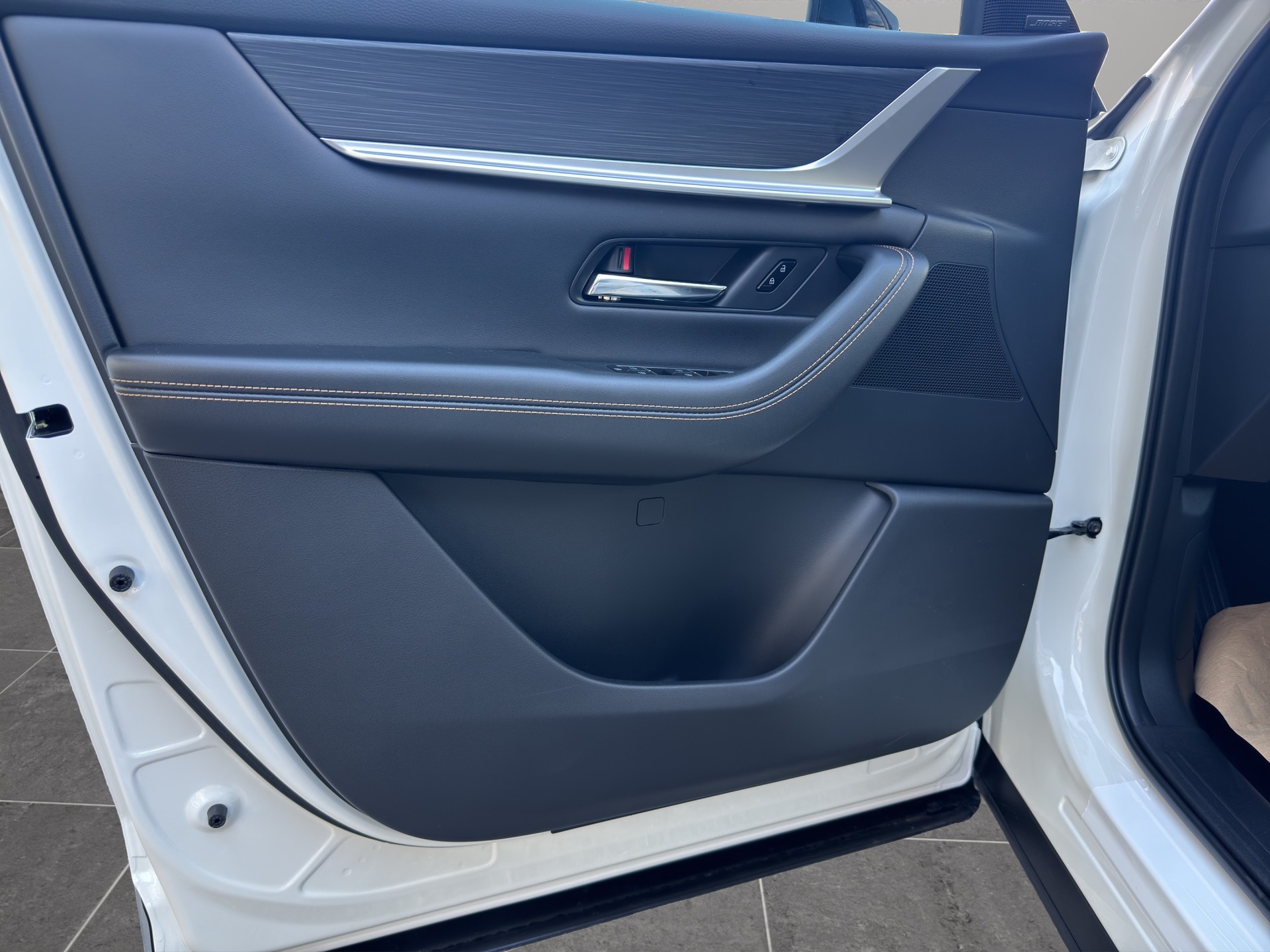 MAZDA CX-60 e-Skyactiv PHEV 327 AWD Homura Plus-image-14