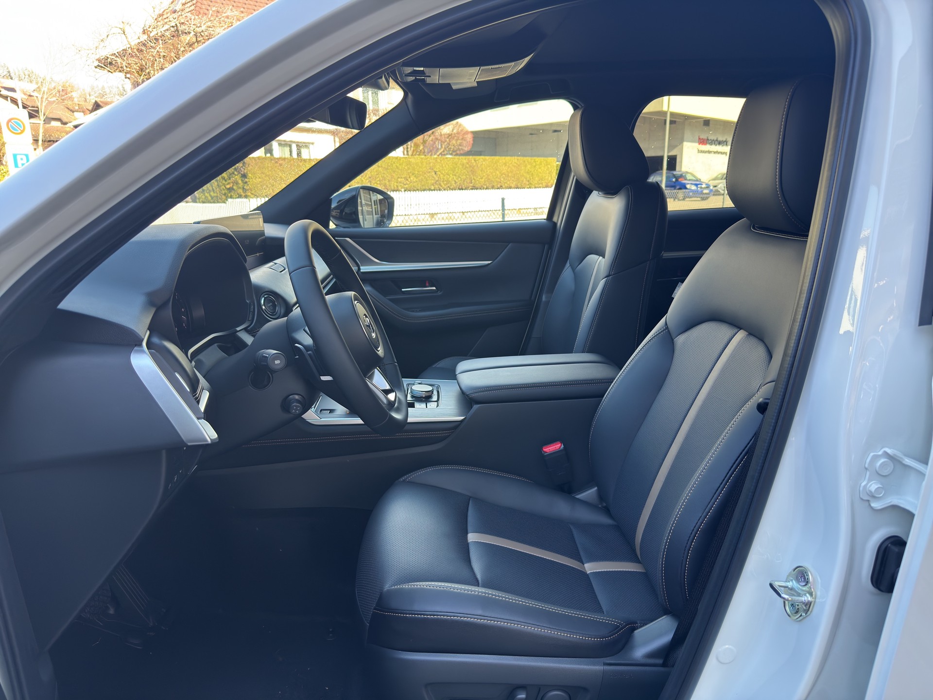 MAZDA CX-60 e-Skyactiv PHEV 327 AWD Homura Plus-image-8