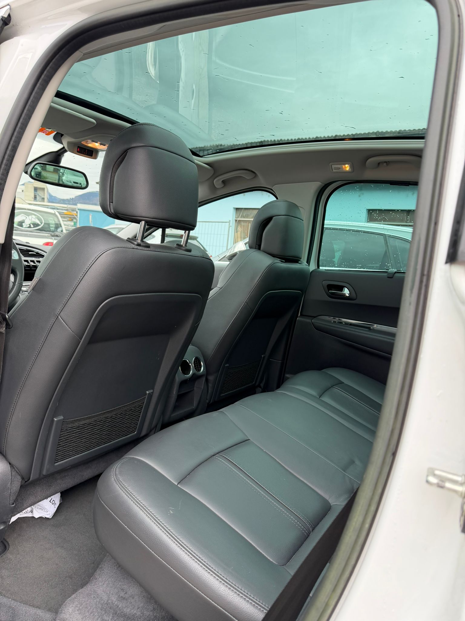 PEUGEOT 3008 HYbrid4 2.0 HDI EGS6-image-8