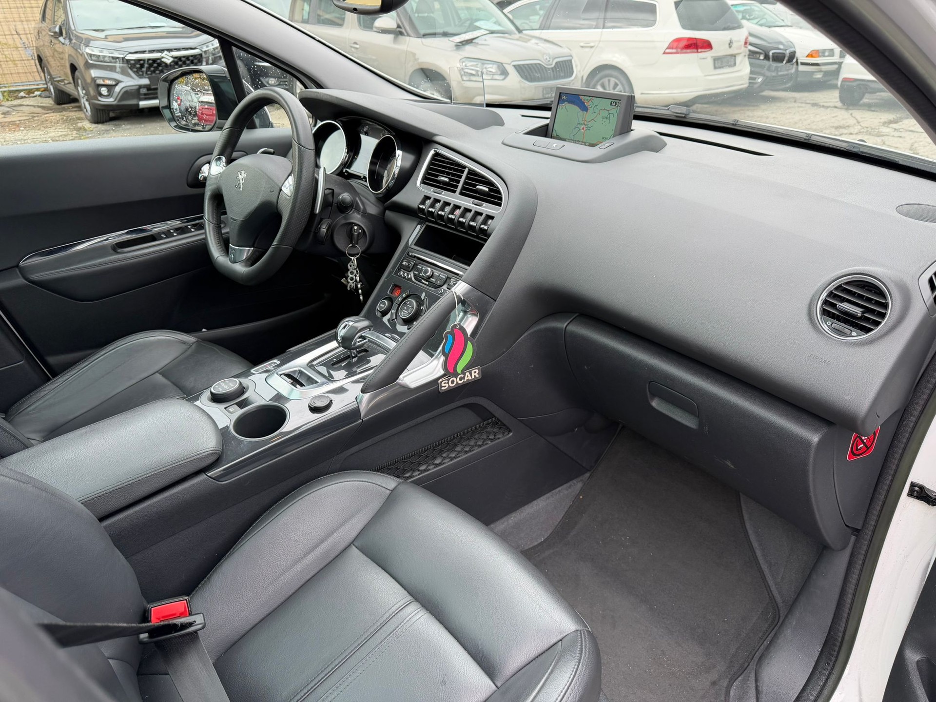 PEUGEOT 3008 HYbrid4 2.0 HDI EGS6-image-6