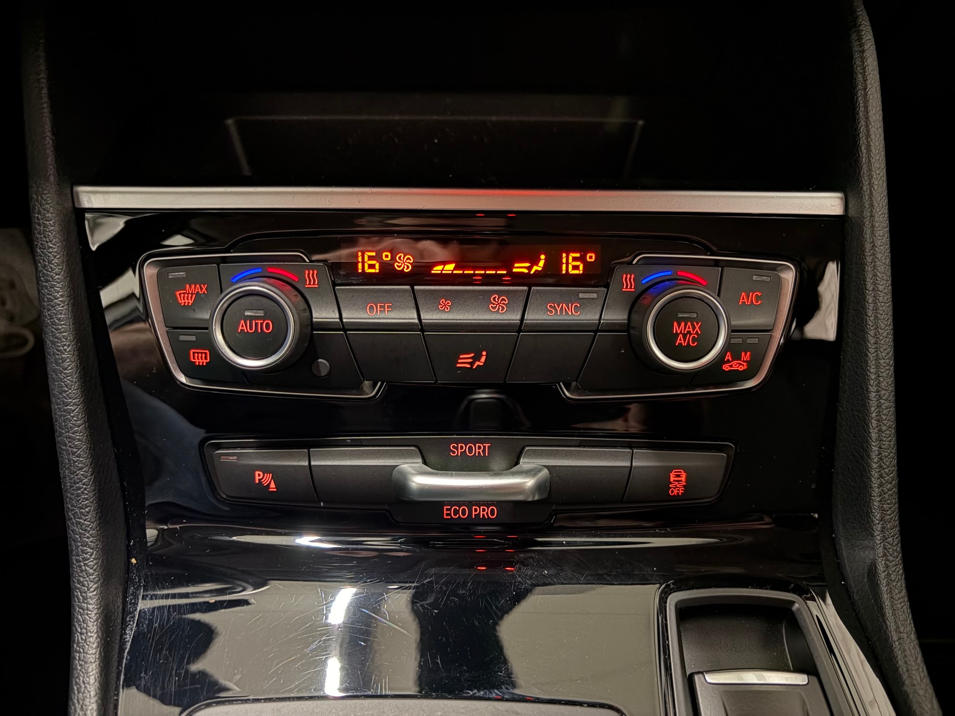 BMW 218d xDrive Gran Tourer Sport Line Steptronic-image-10