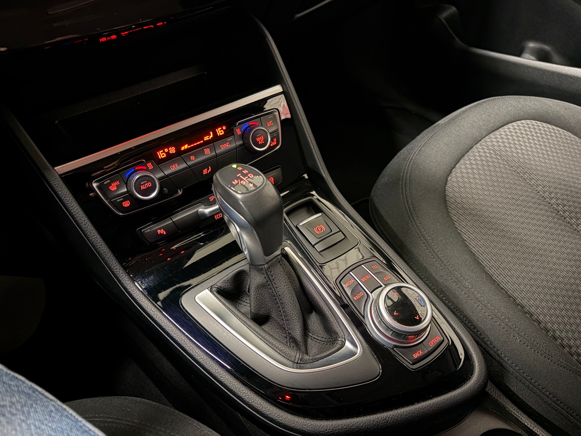 BMW 218d xDrive Gran Tourer Sport Line Steptronic-image-11