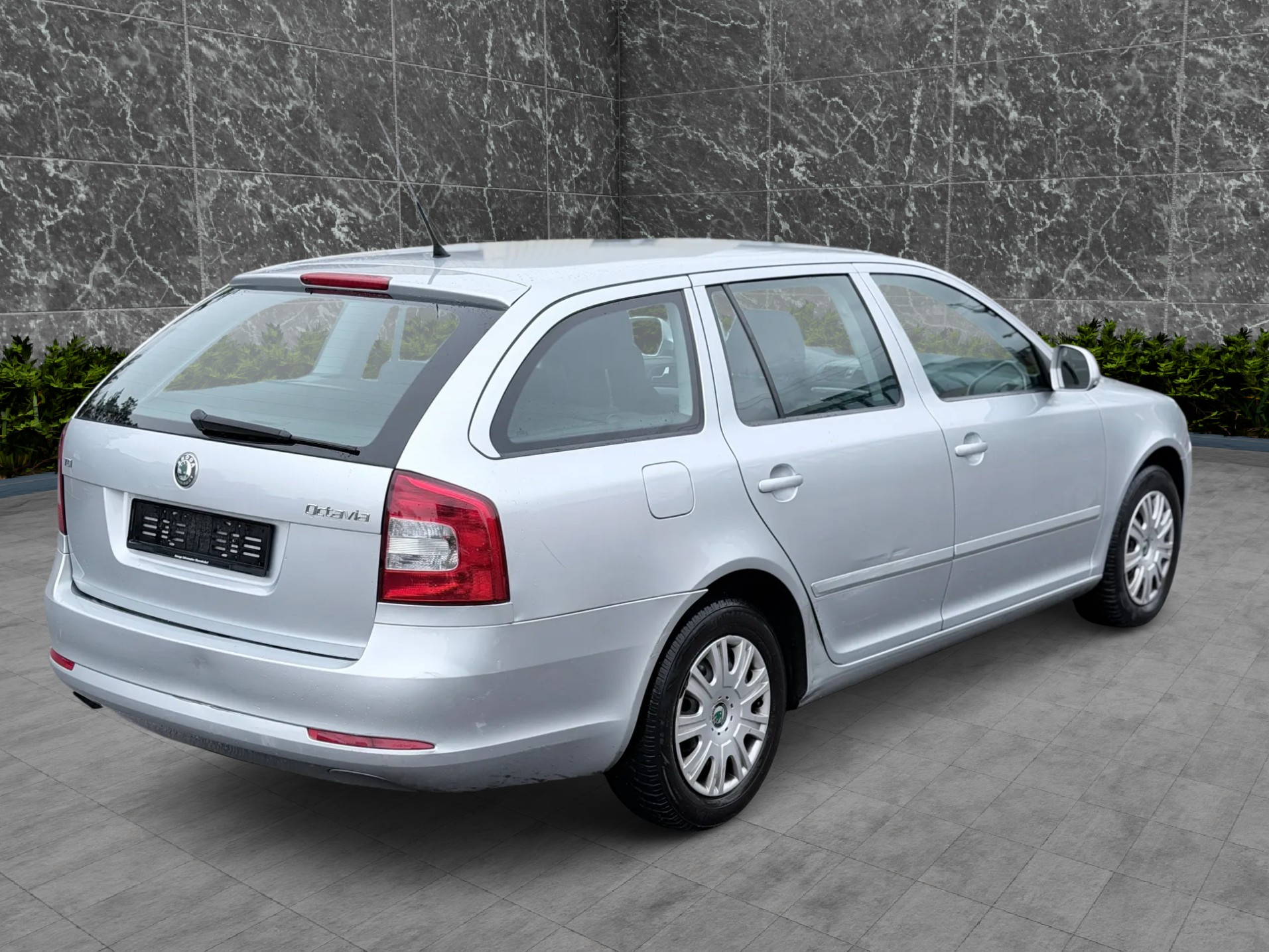 SKODA Octavia Combi 1.6 TDI Ambiente DSG-image-4