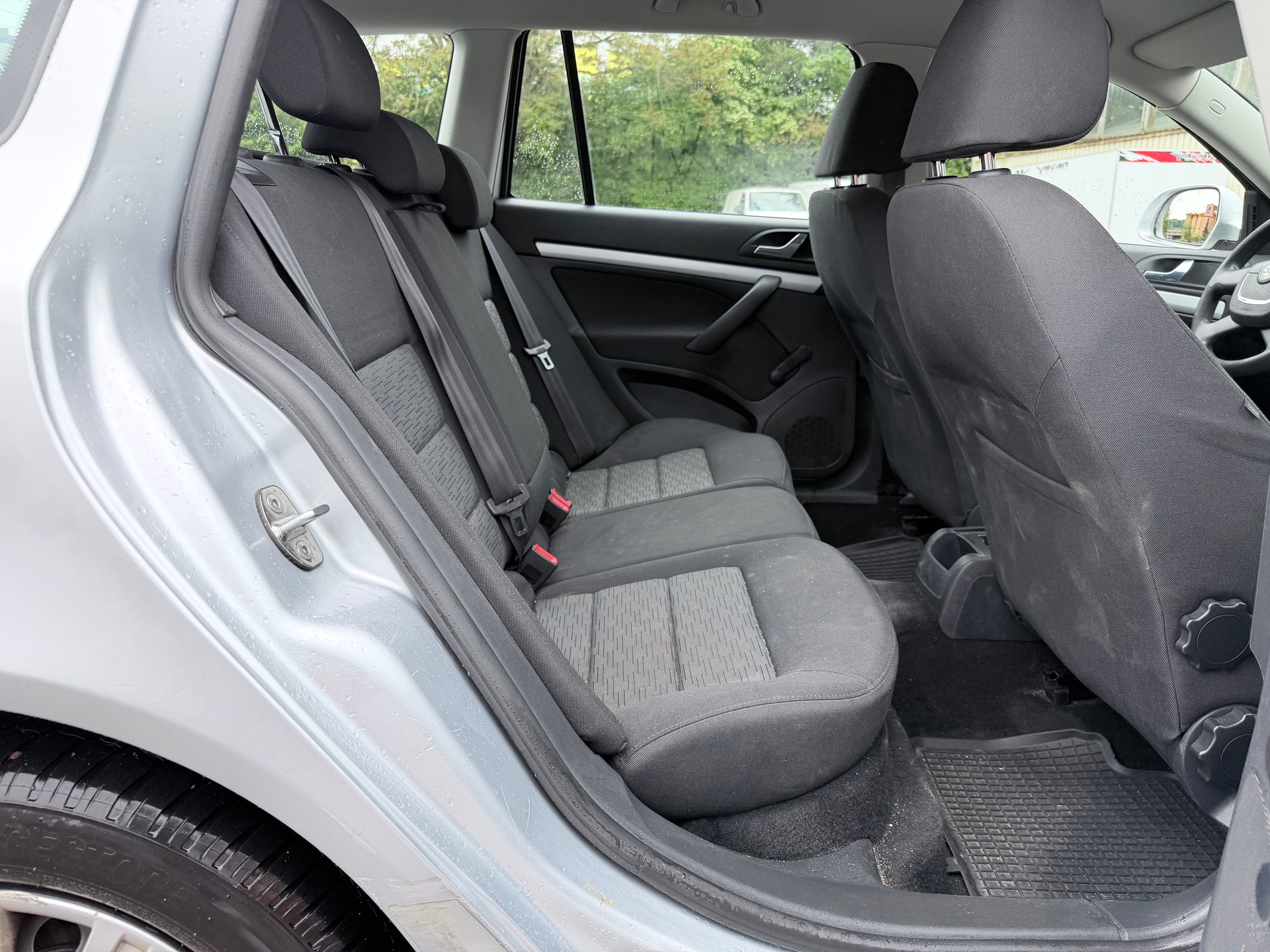 SKODA Octavia Combi 1.6 TDI Ambiente DSG-image-8