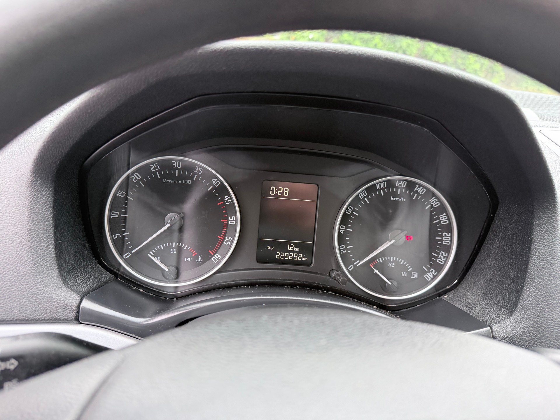 SKODA Octavia Combi 1.6 TDI Ambiente DSG-image-11