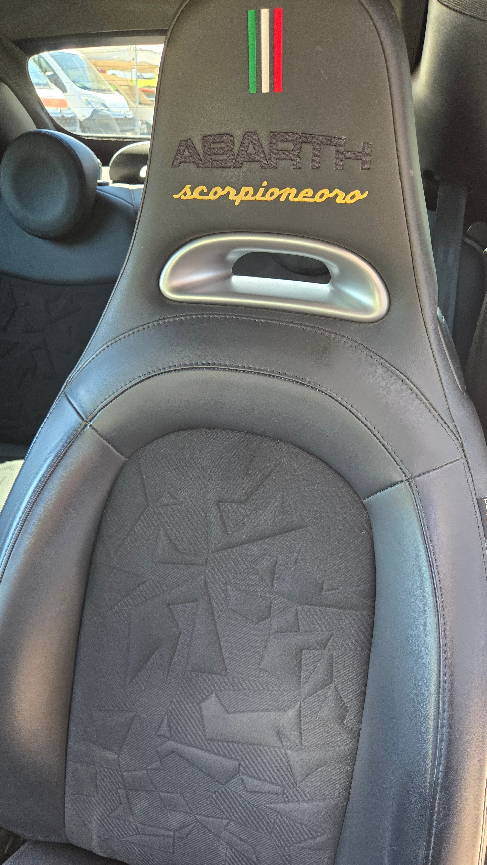 FIAT 595C 1.4 16V Turbo Abarth Scorpione Oro-image-13