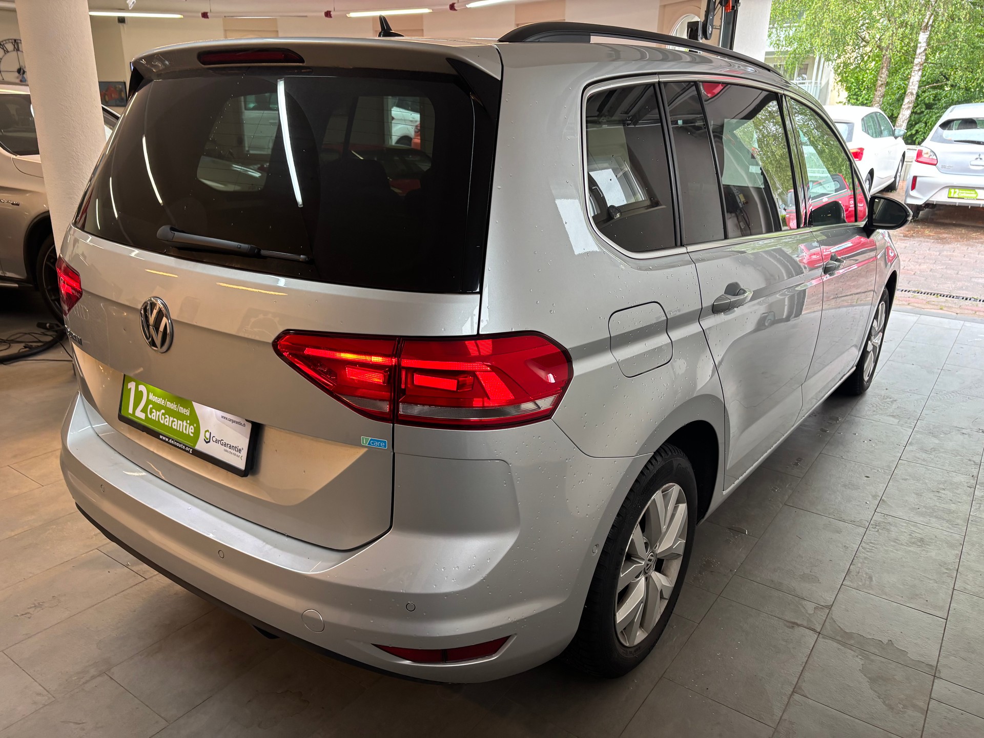 VW Touran 1.6 TDI BlueMotion Technology Comfortline DSG-image-3