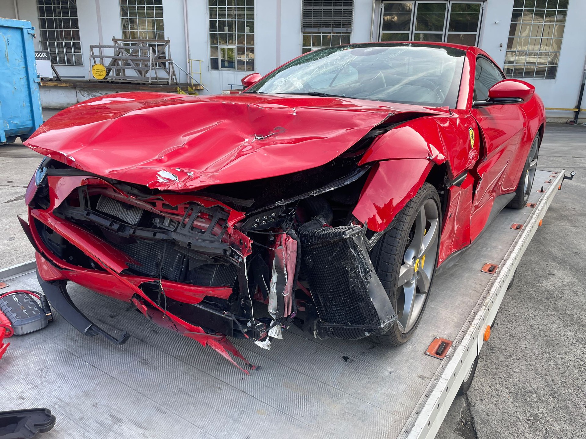 FERRARI Portofino 3.9 V8 T-showroom-element-1