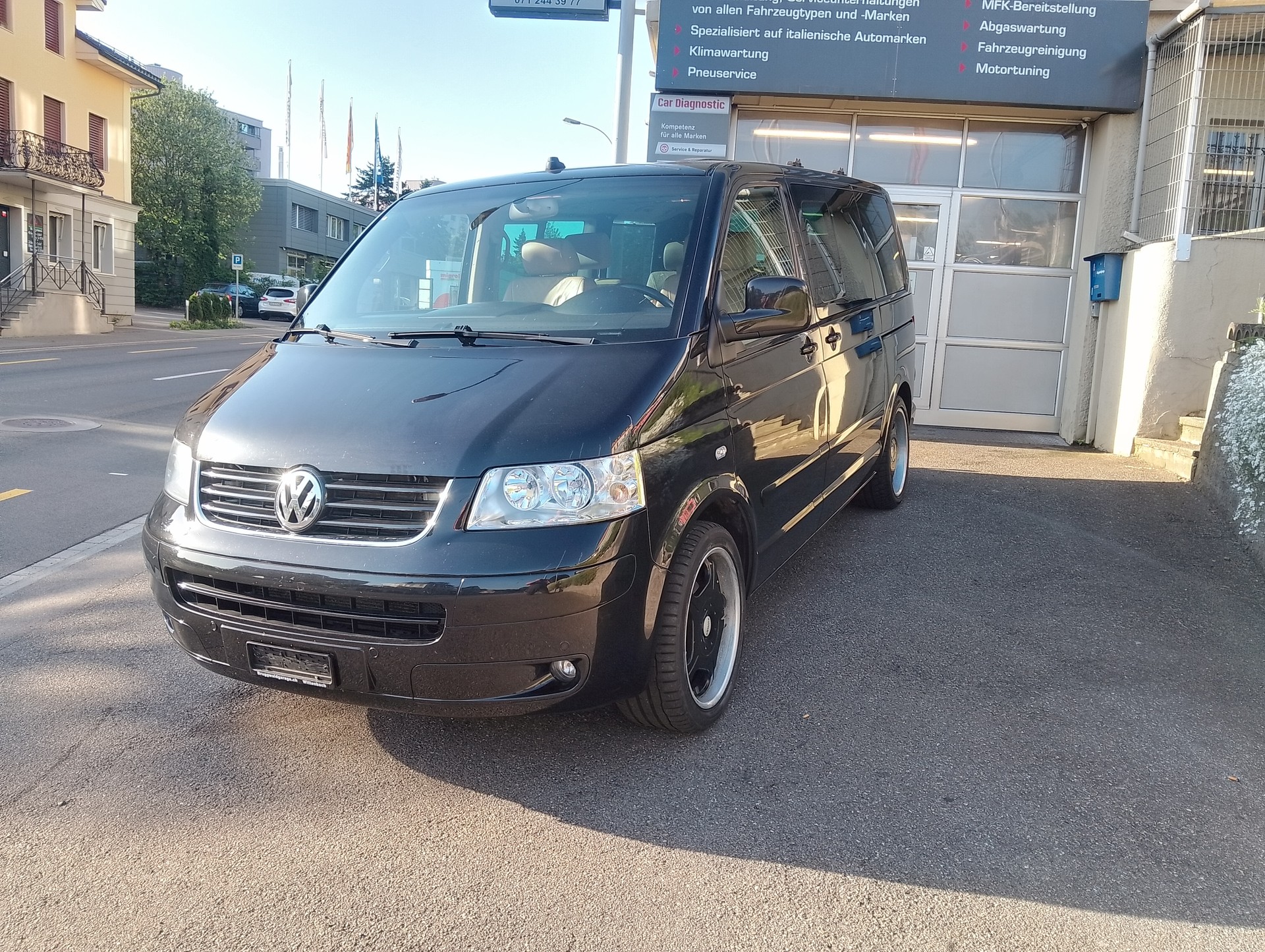 VW T5 Multivan Highline 2.5 TDI-image-1
