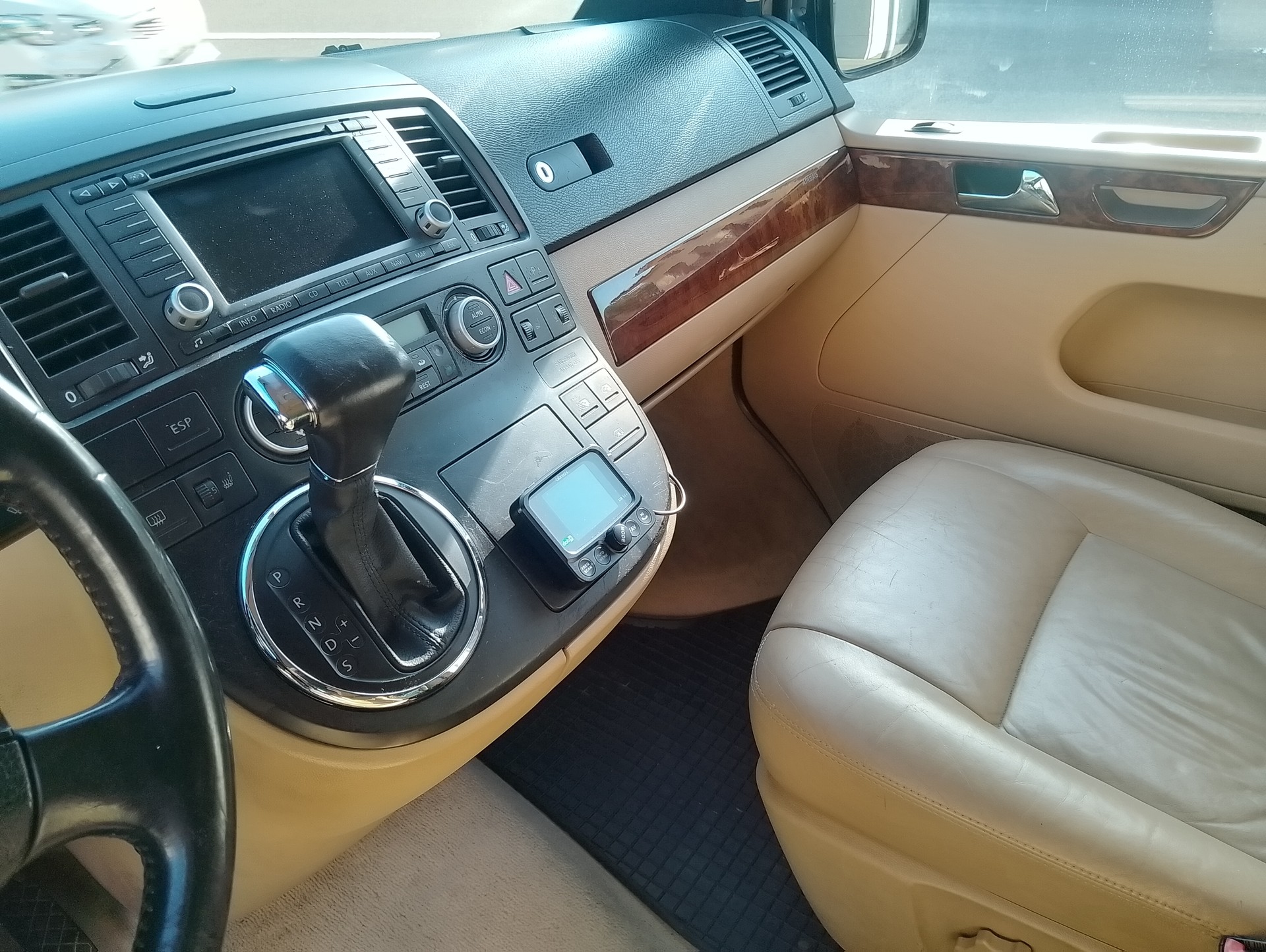 VW T5 Multivan Highline 2.5 TDI-image-13