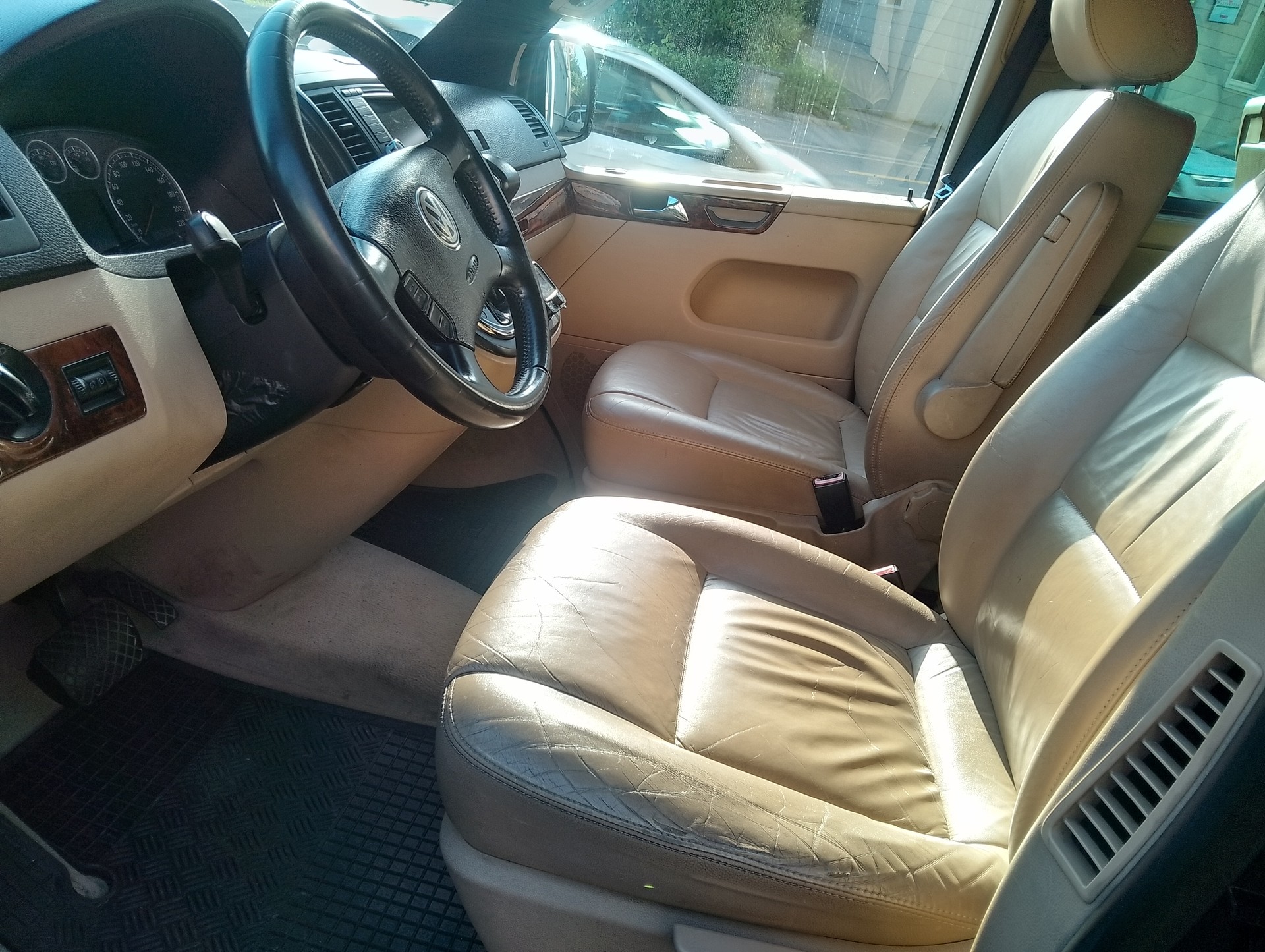 VW T5 Multivan Highline 2.5 TDI-image-12