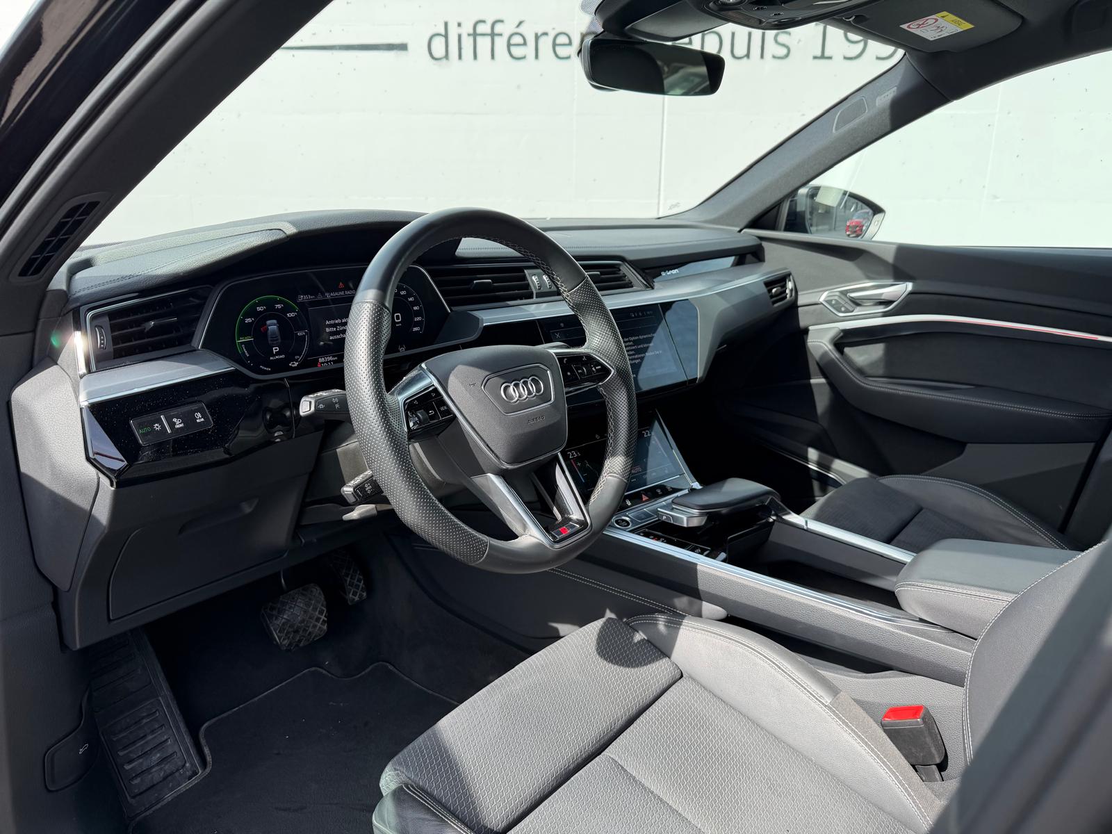 AUDI e-tron 55 Advanced Black Edition quattro-image-8