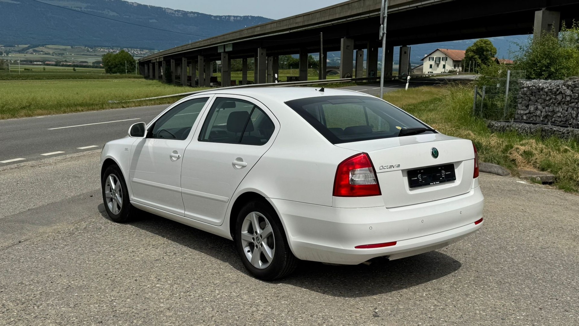 SKODA Octavia 1.8 TSI Ambition DSG-showroom-element-3