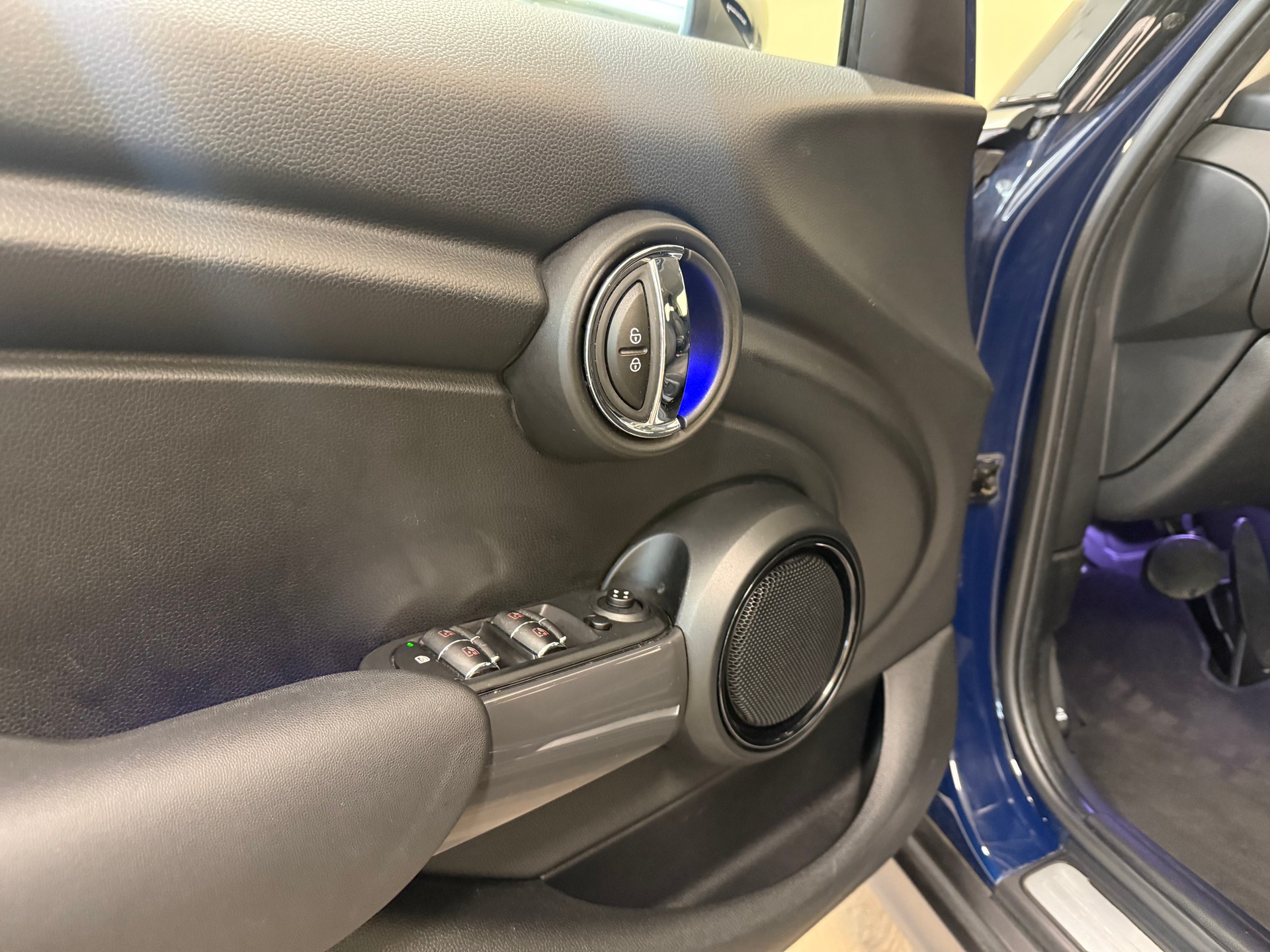 MINI Cooper D Steptronic-image-12