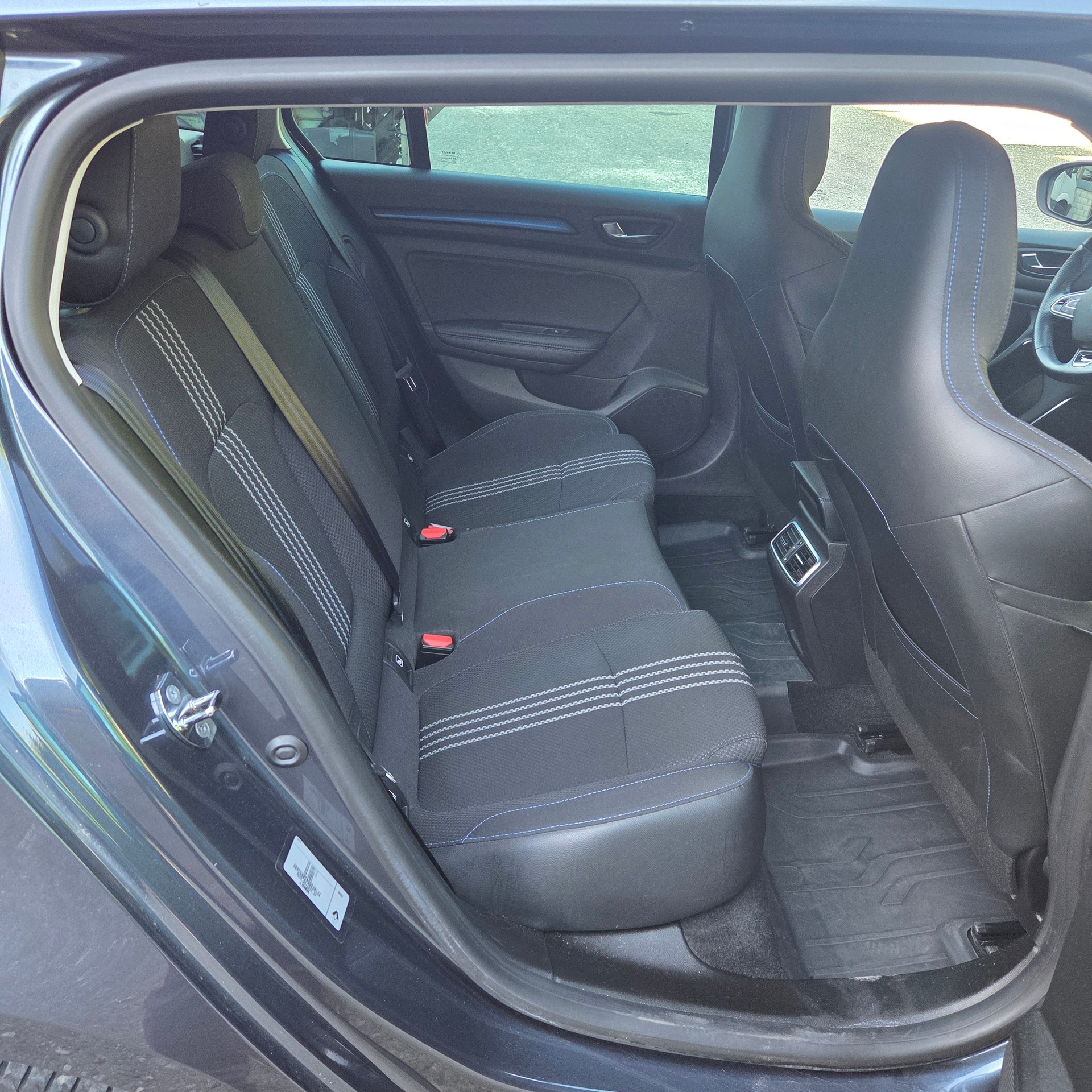 RENAULT Mégane Grandtour 1.5 dCi GT Line EDC-image-9