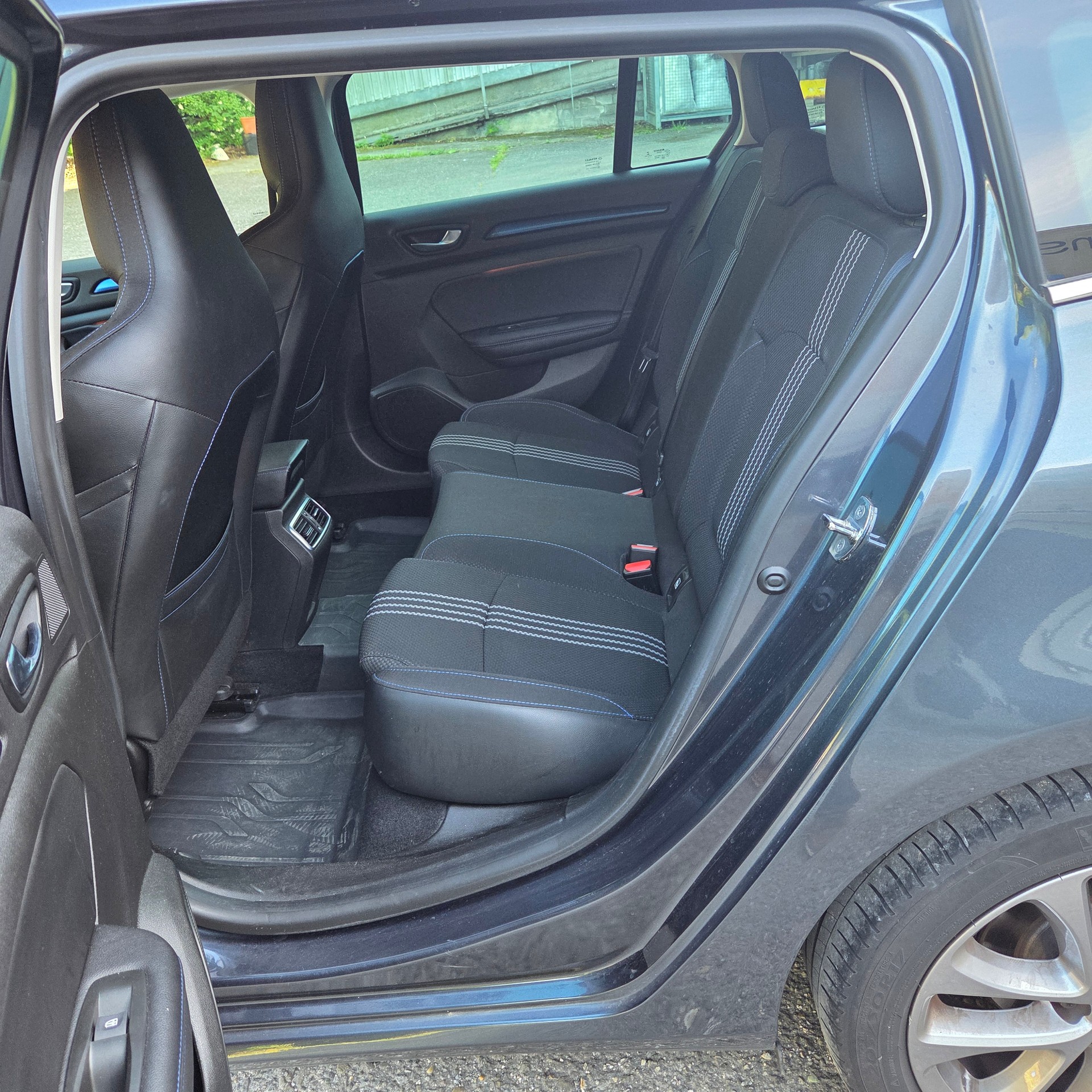RENAULT Mégane Grandtour 1.5 dCi GT Line EDC-image-10