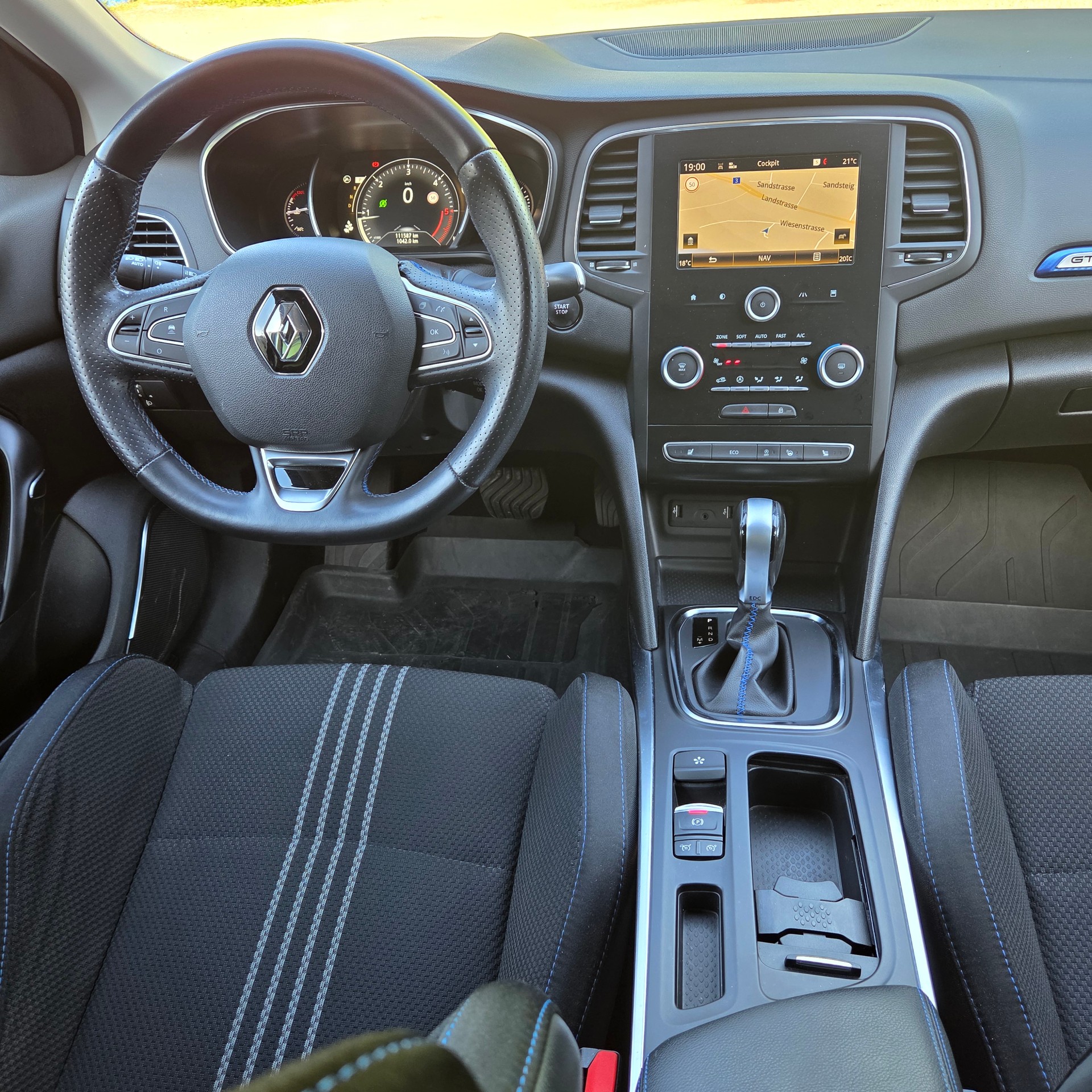 RENAULT Mégane Grandtour 1.5 dCi GT Line EDC-image-12