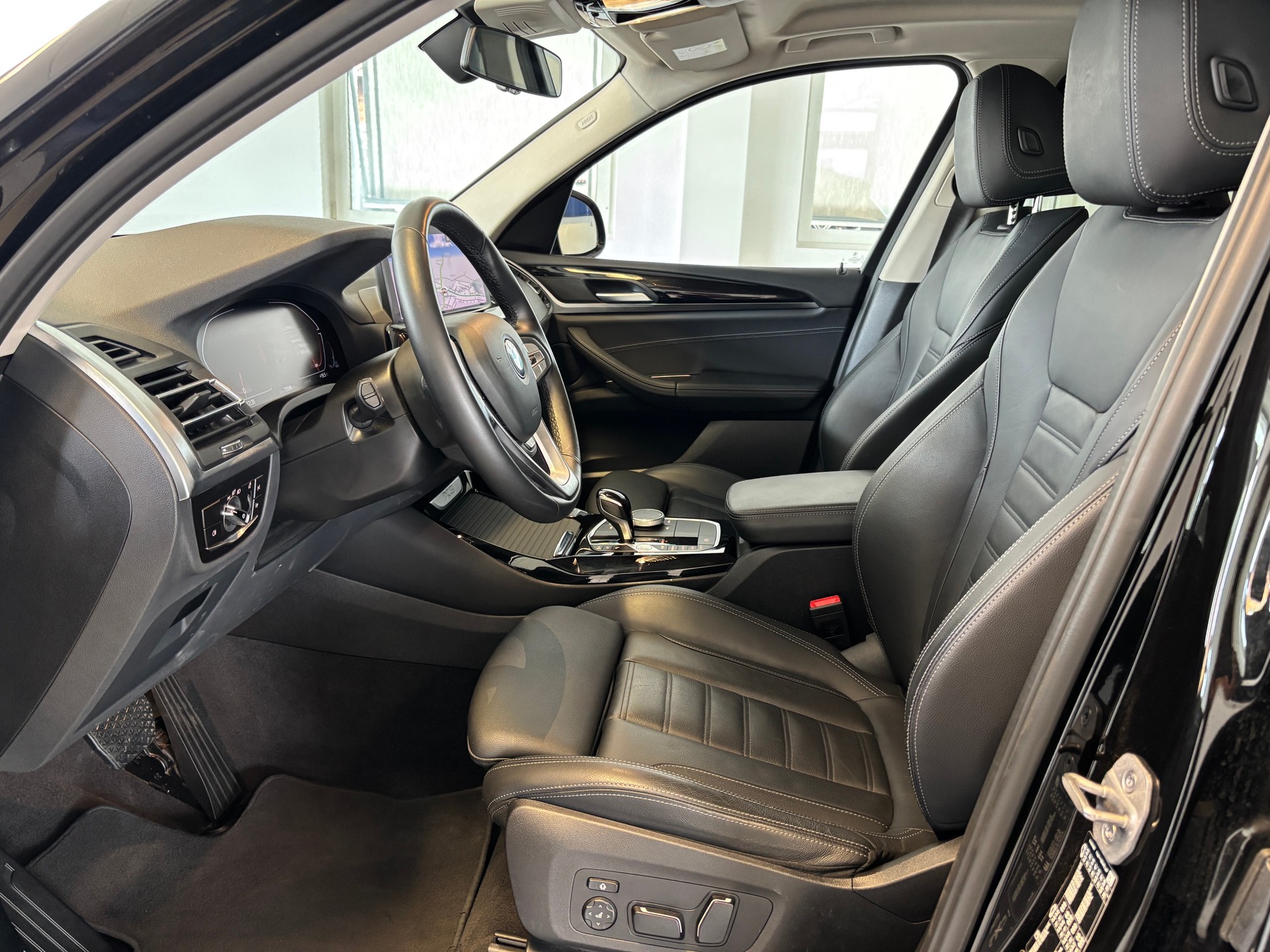 BMW X3 xDrive 20i-image-6