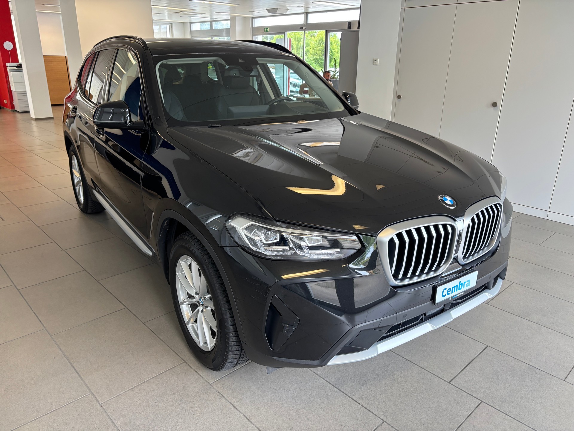 BMW X3 xDrive 20i-showroom-element-1