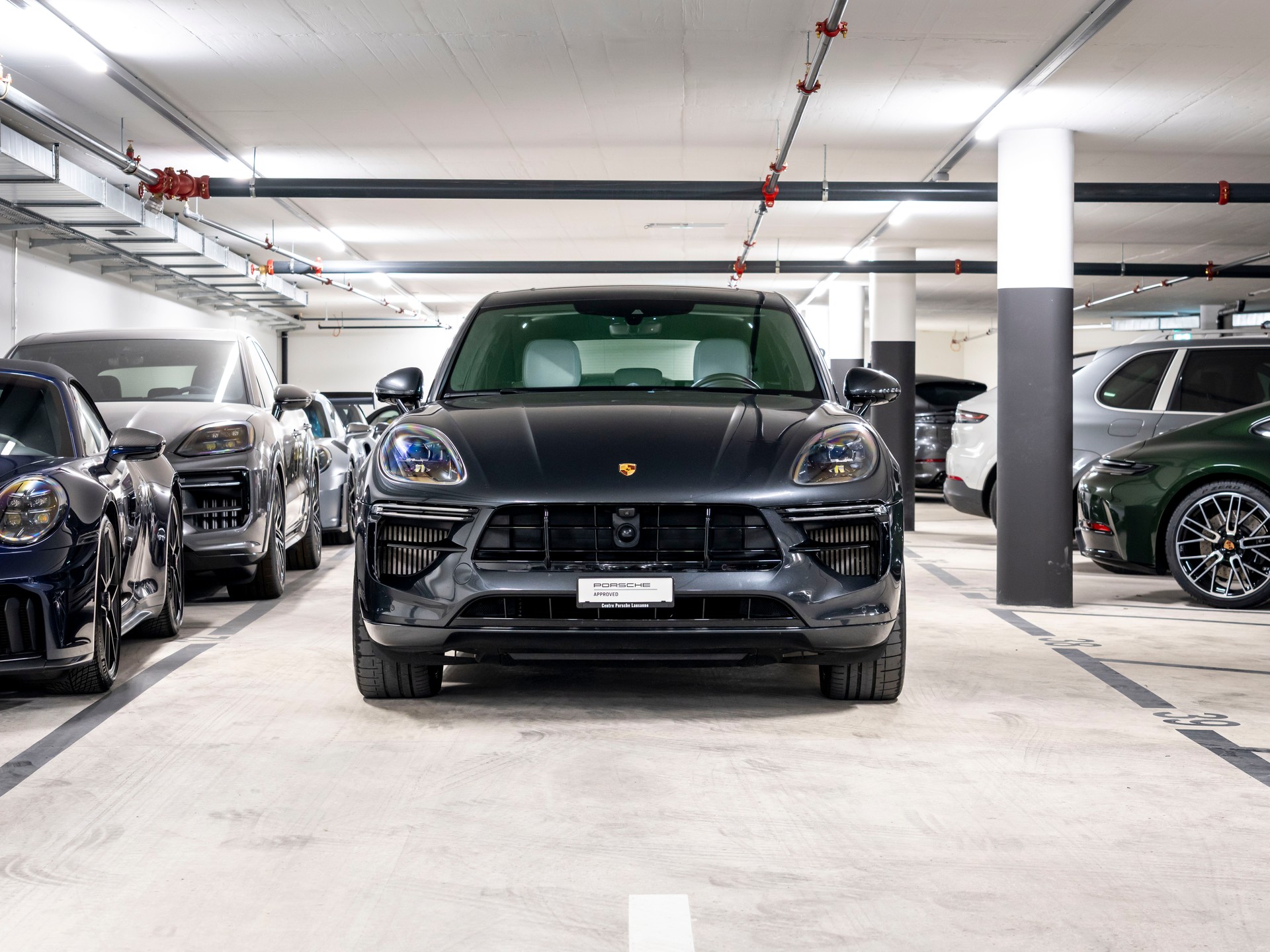 PORSCHE Macan Turbo PDK-showroom-element-3
